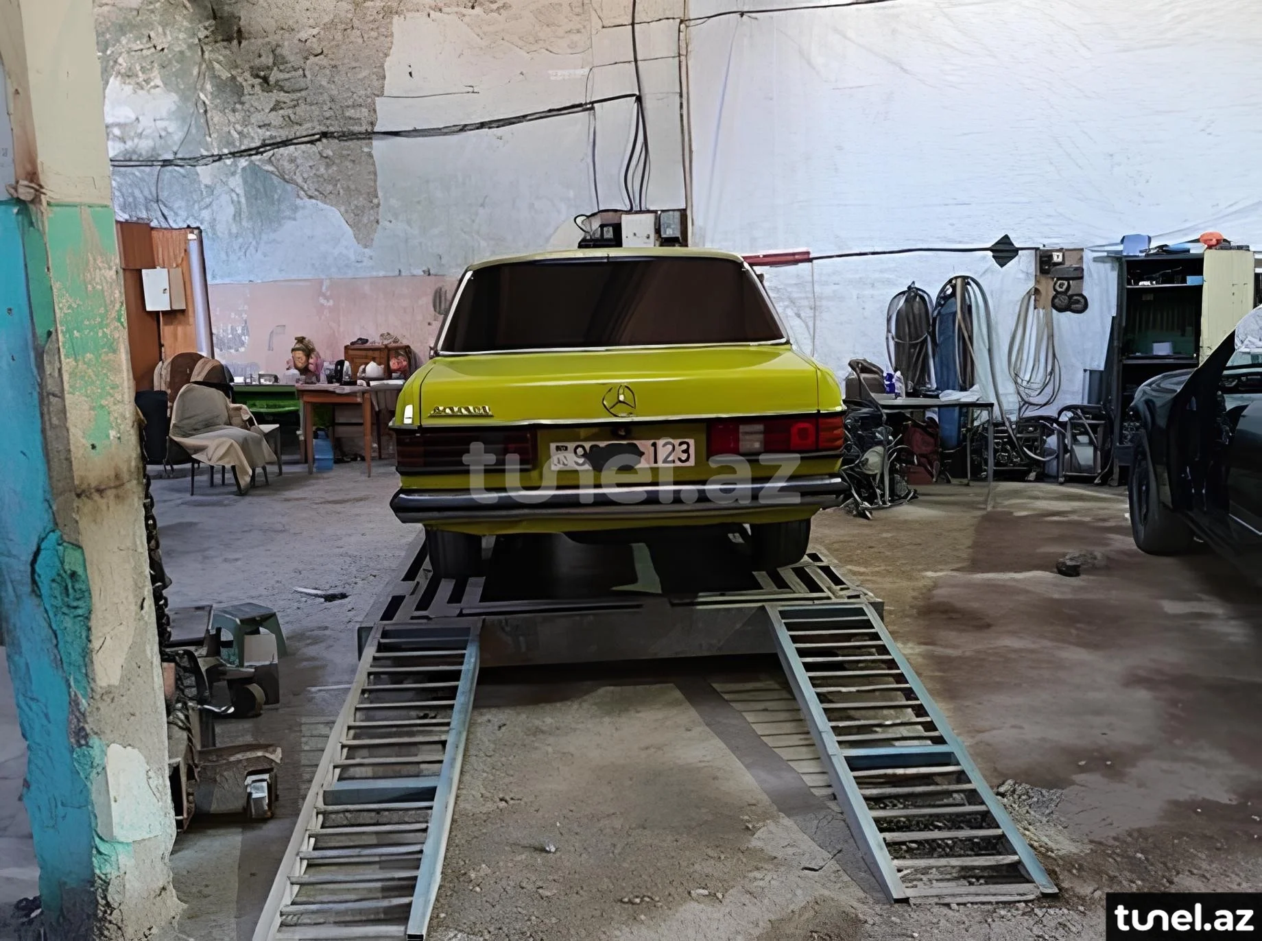 Mercedes W123 1977
