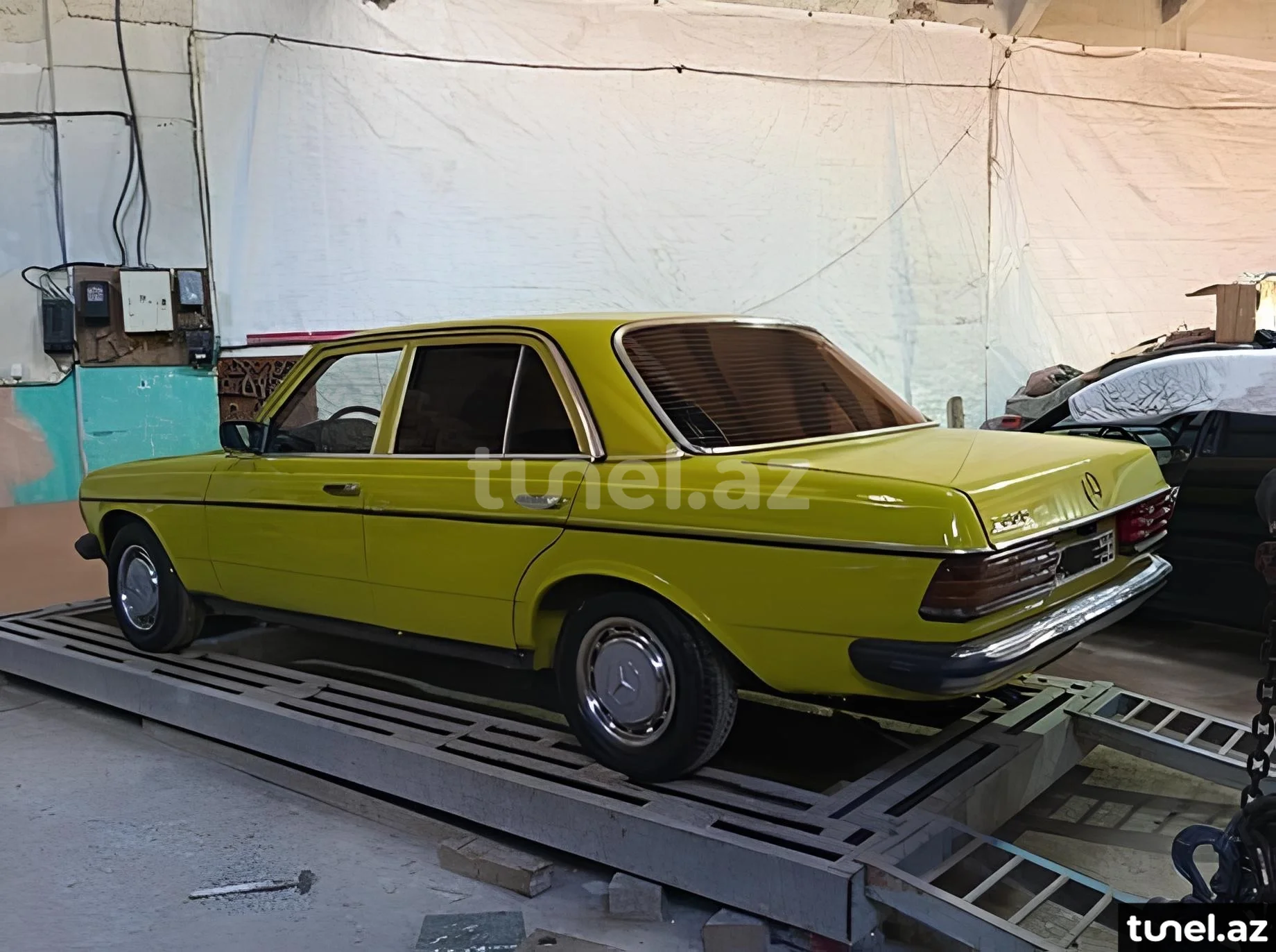 Mercedes W123 1977