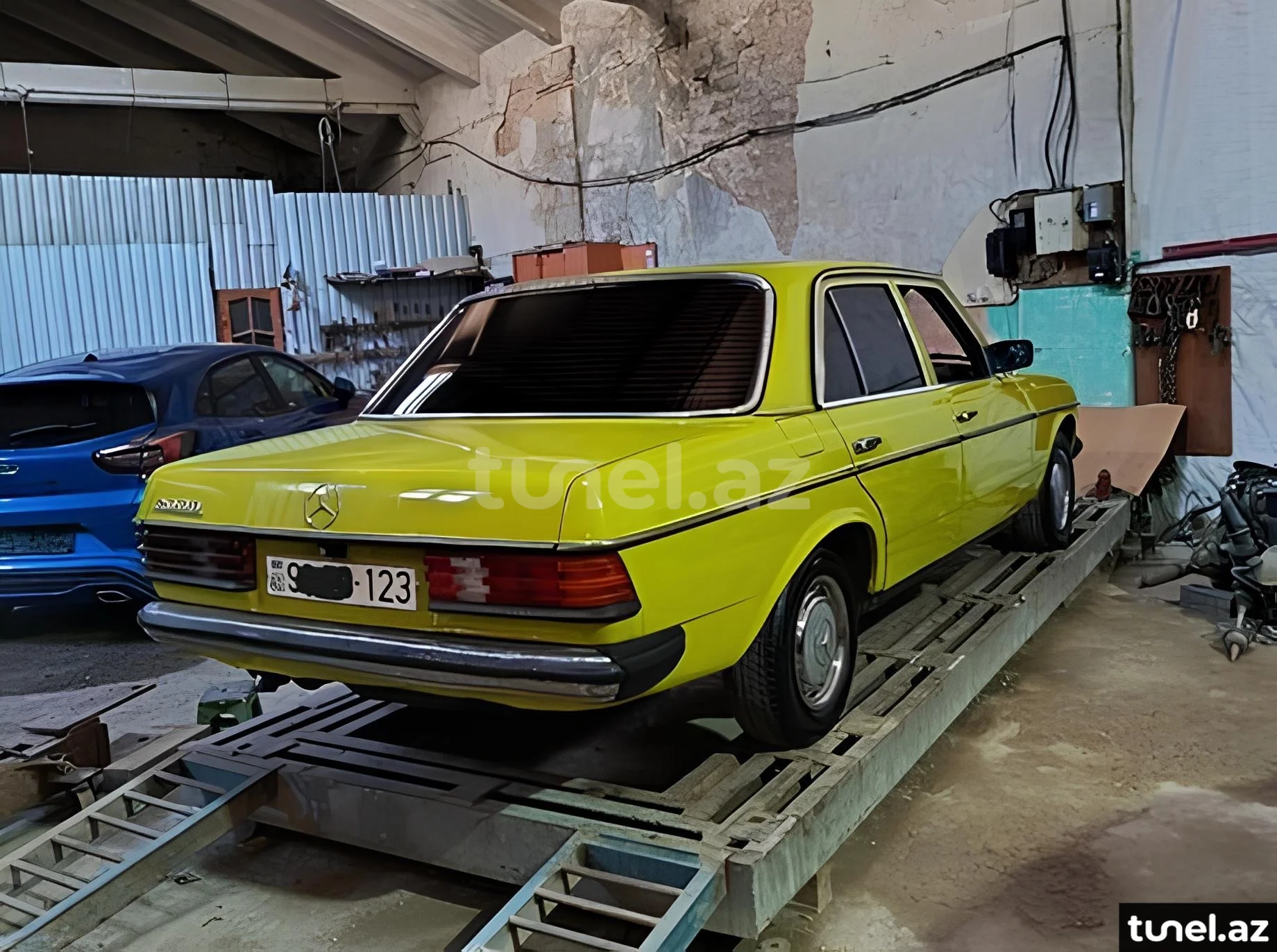 Mercedes W123 1977