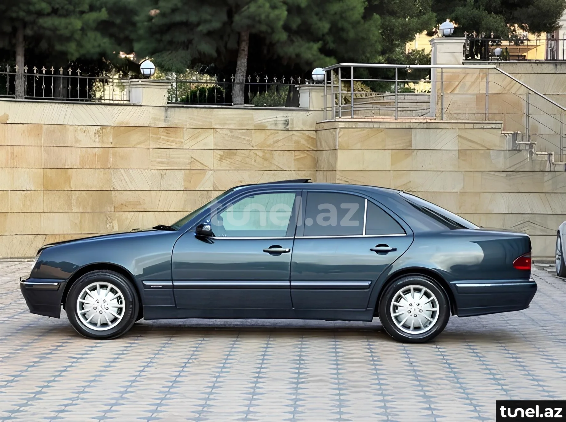 Mercedes E 270 2000