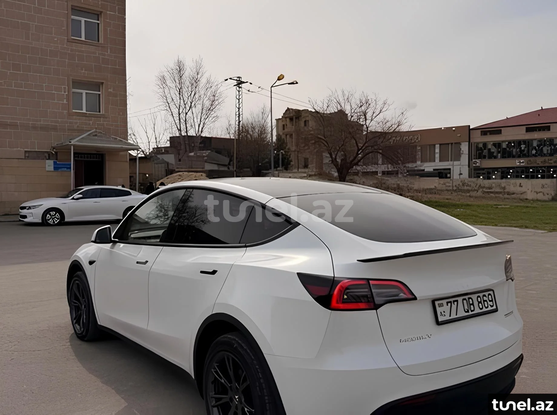 Tesla Model Y 2025