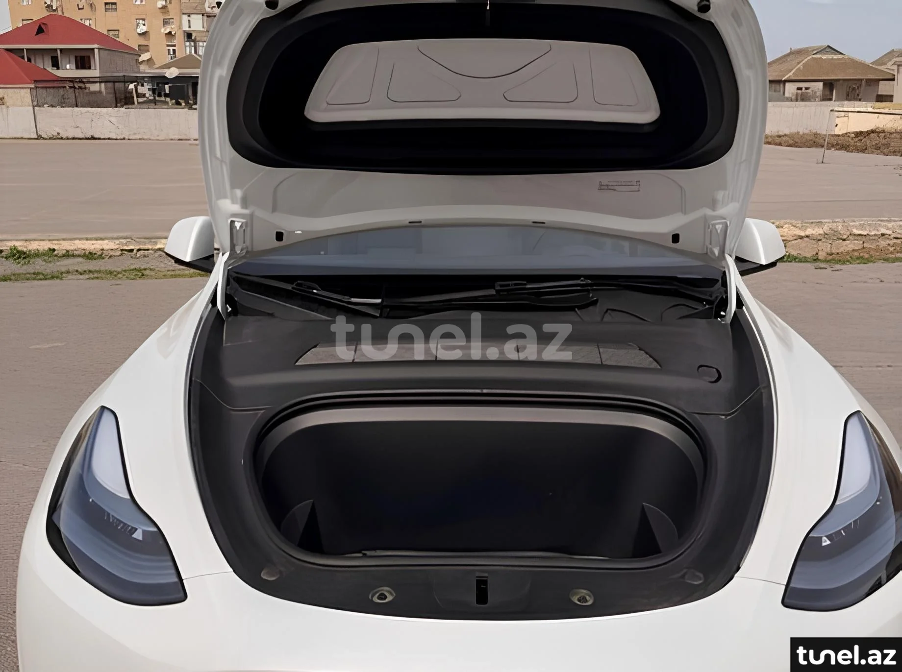 Tesla Model Y 2025