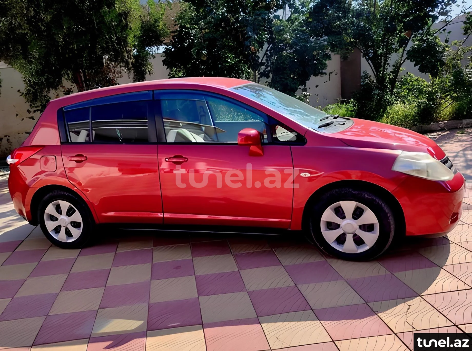 Nissan Tiida 2011
