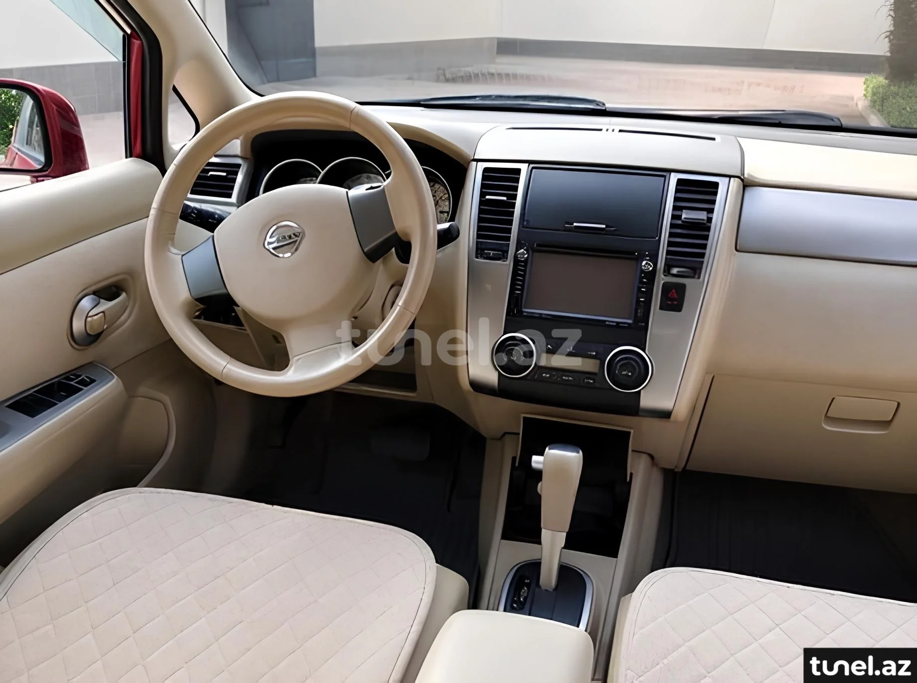 Nissan Tiida 2011