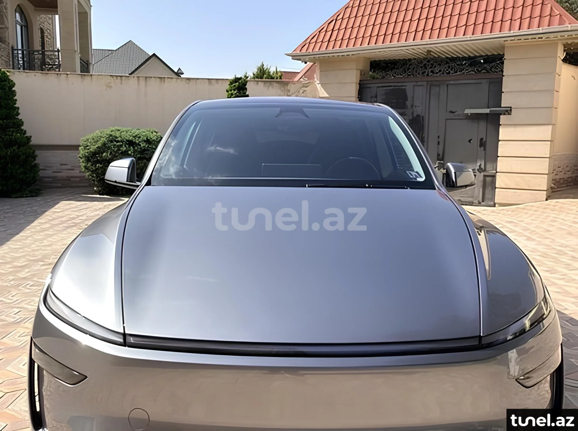 Tesla Model Y 2025