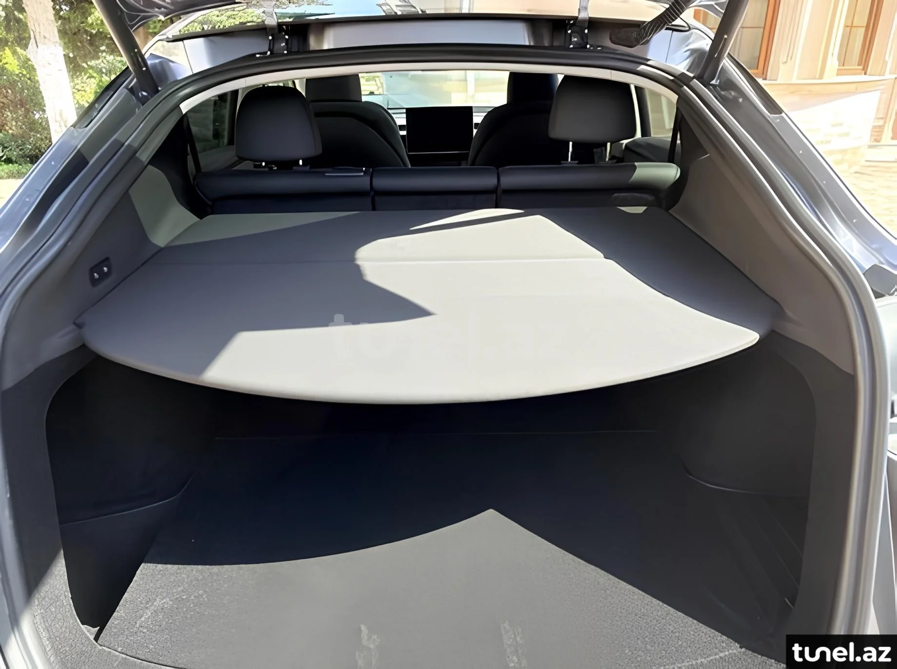 Tesla Model Y 2025