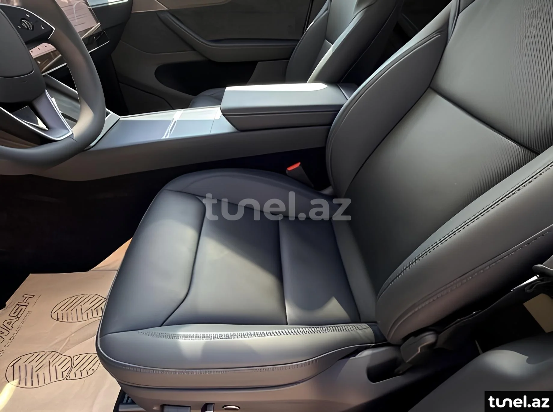 Tesla Model Y 2025