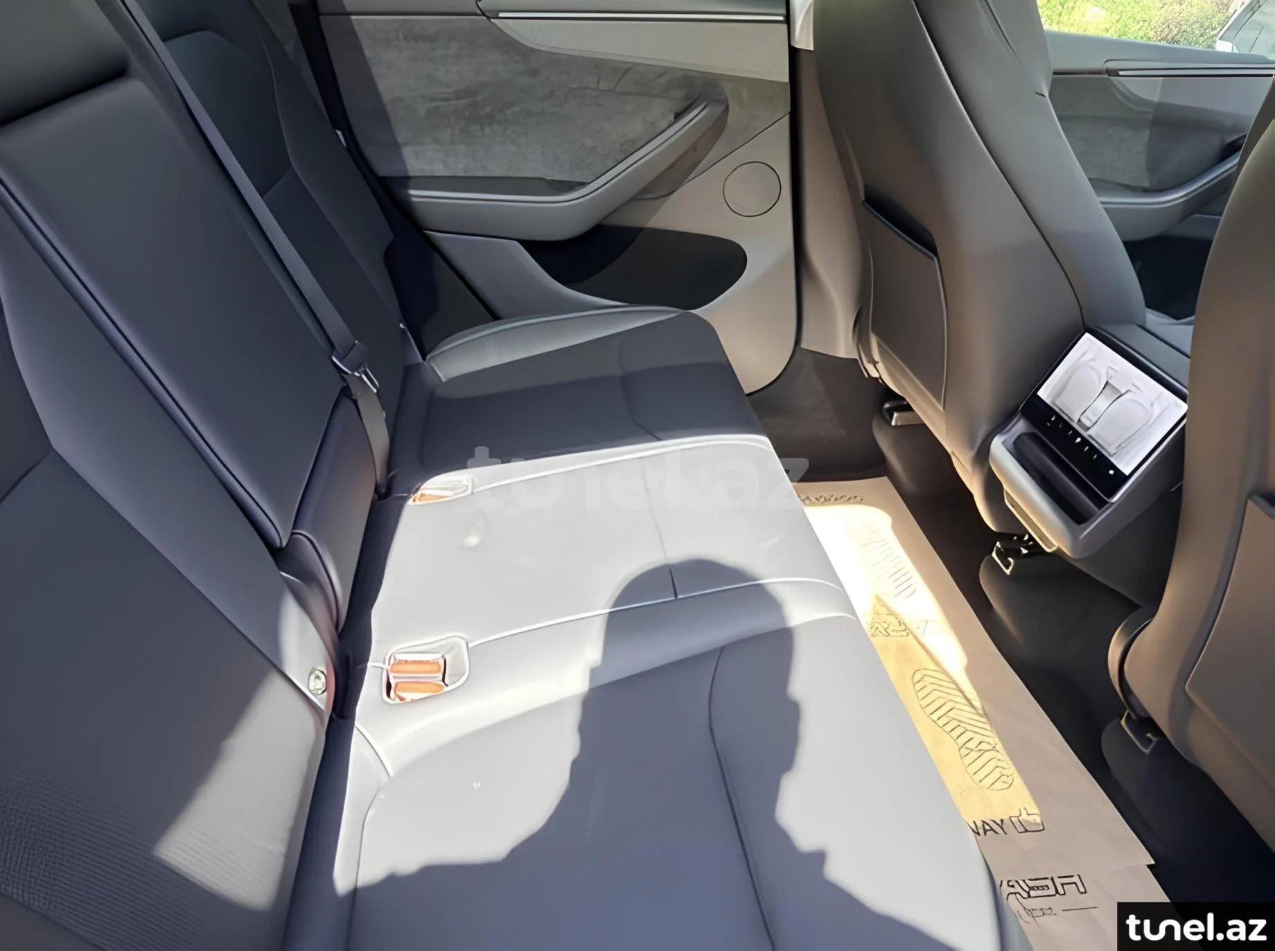 Tesla Model Y 2025