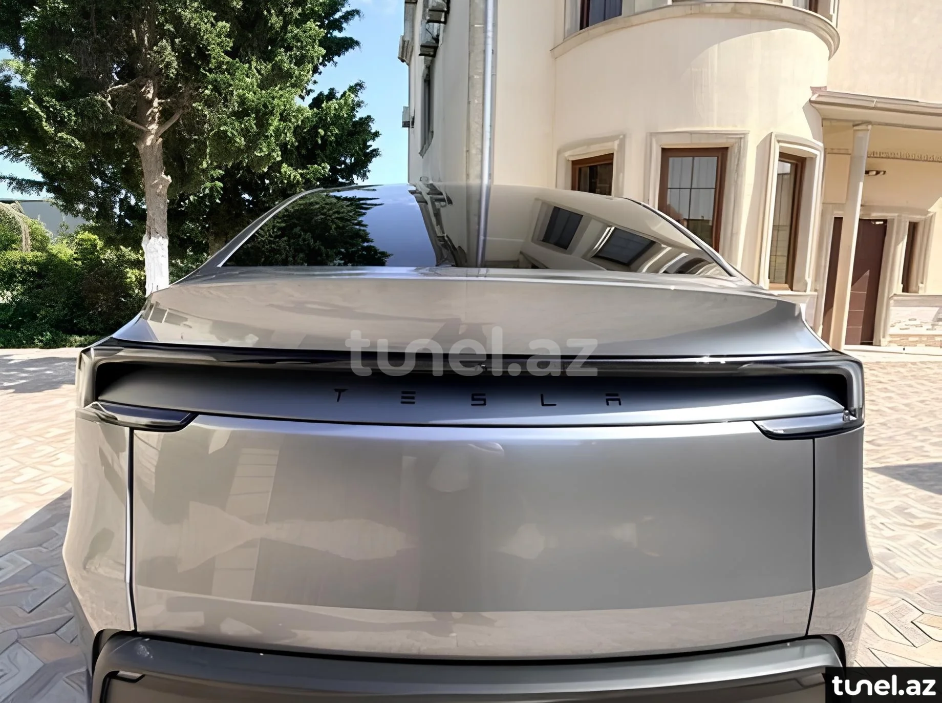 Tesla Model Y 2025