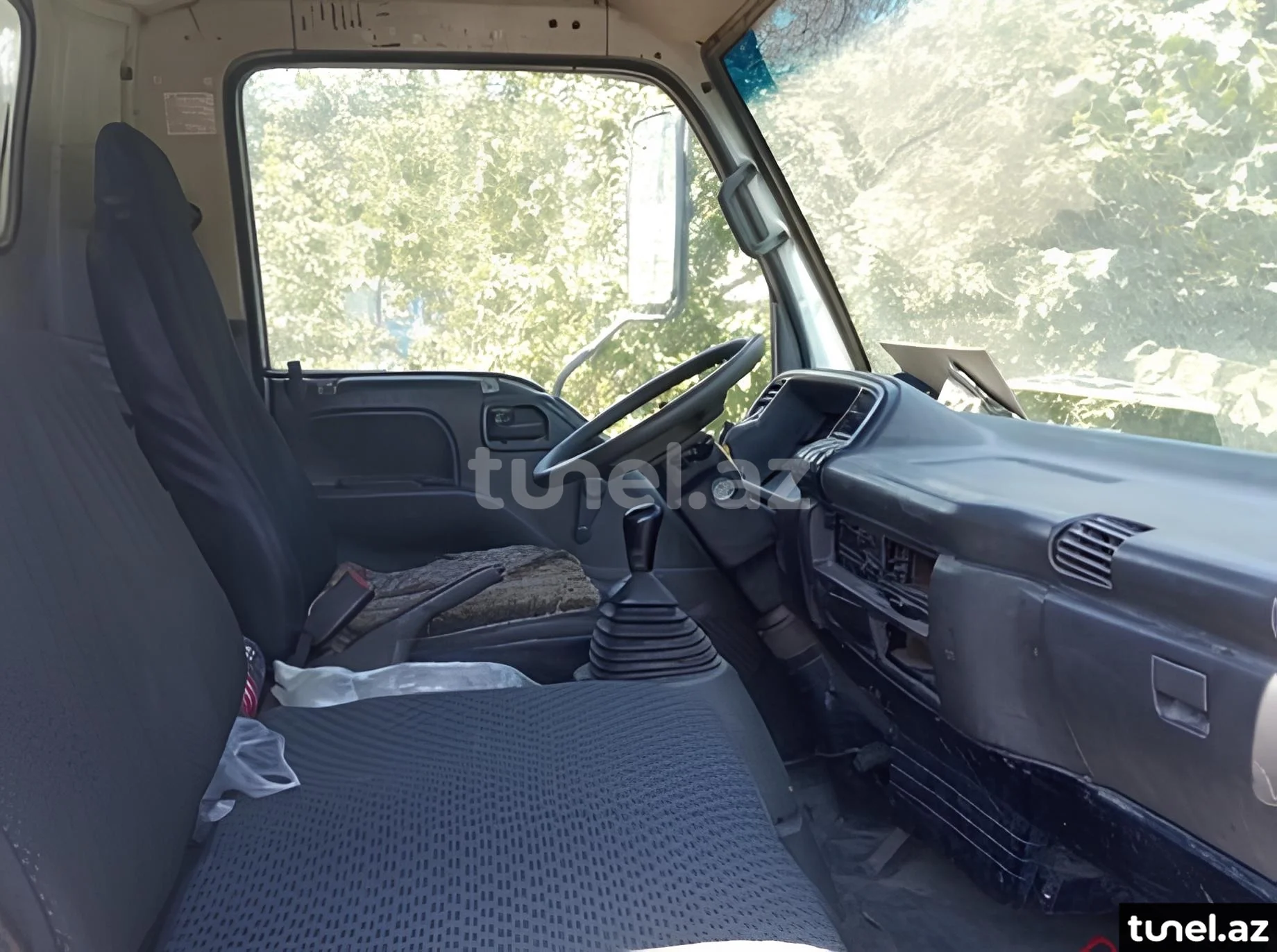 Isuzu NPR 66 L 2004