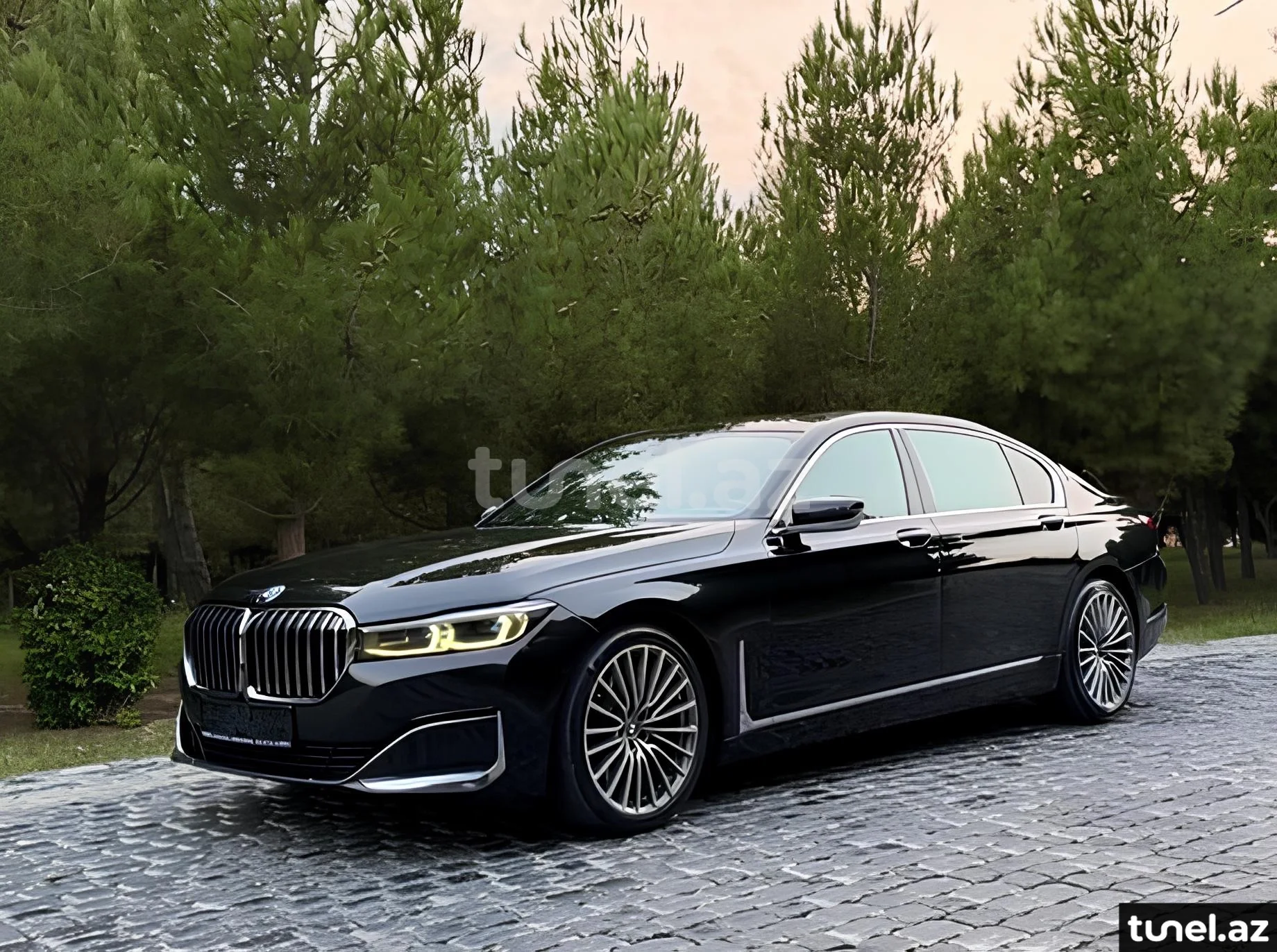BMW 740 2019