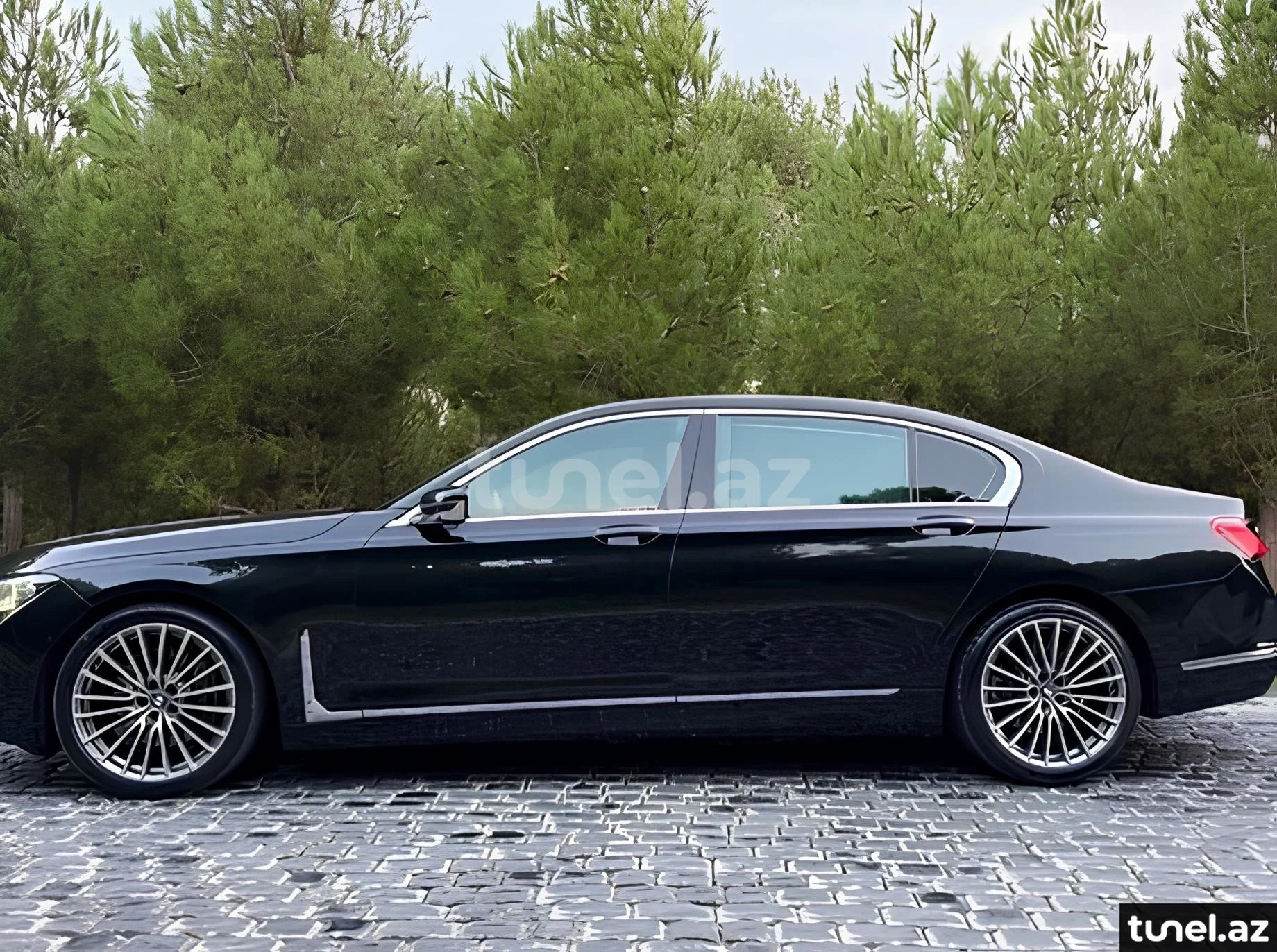 BMW 740 2019