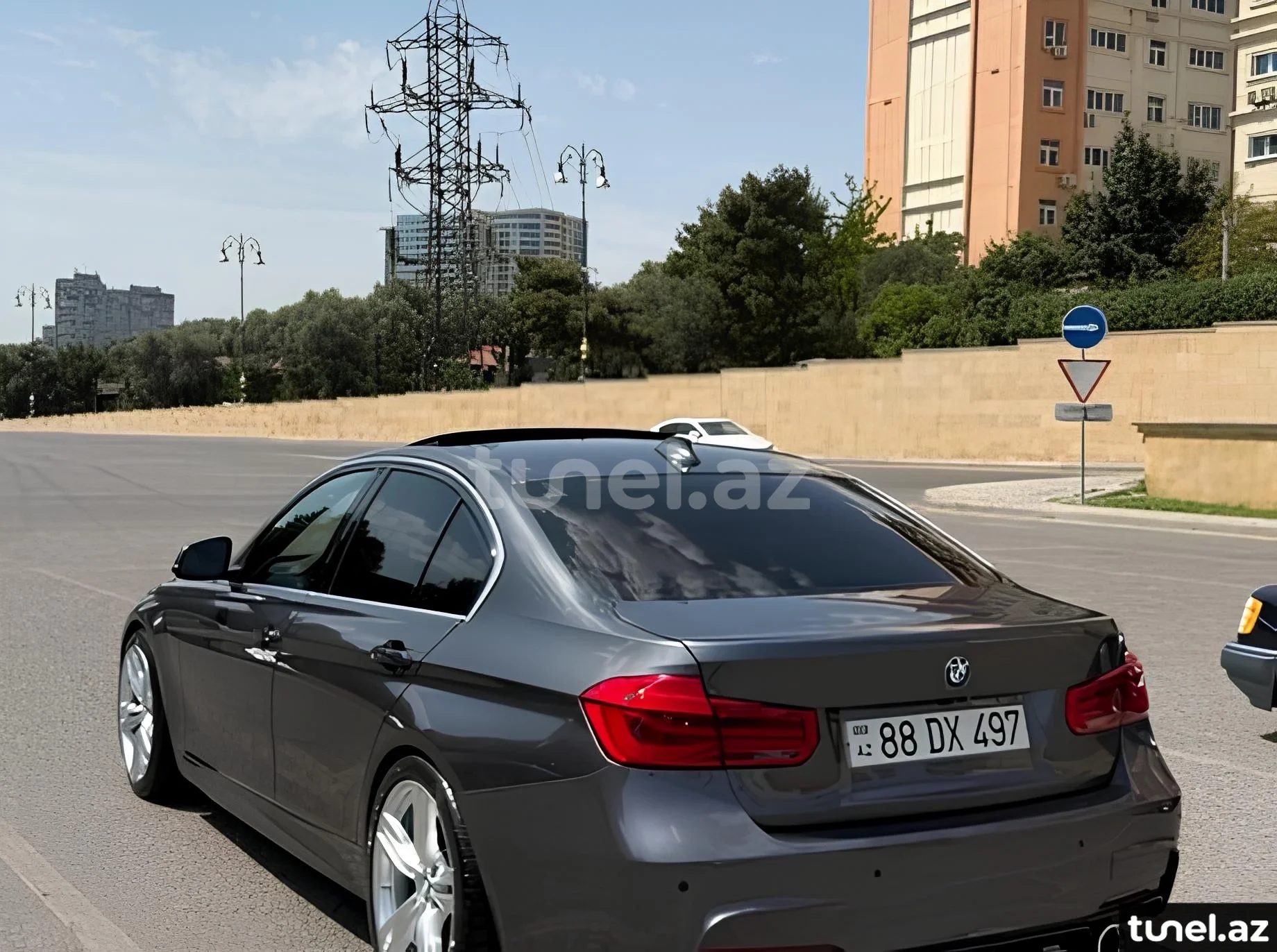 BMW 330 2018