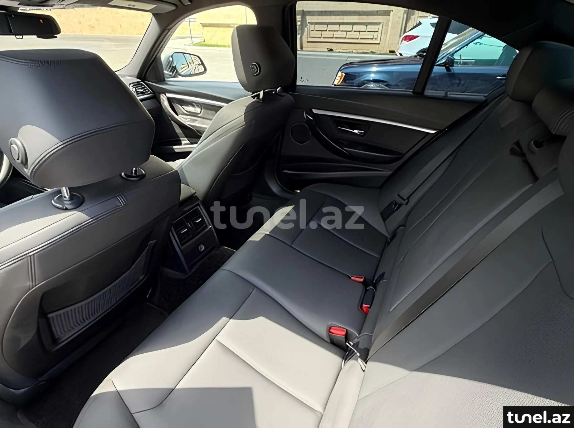 BMW 330 2018