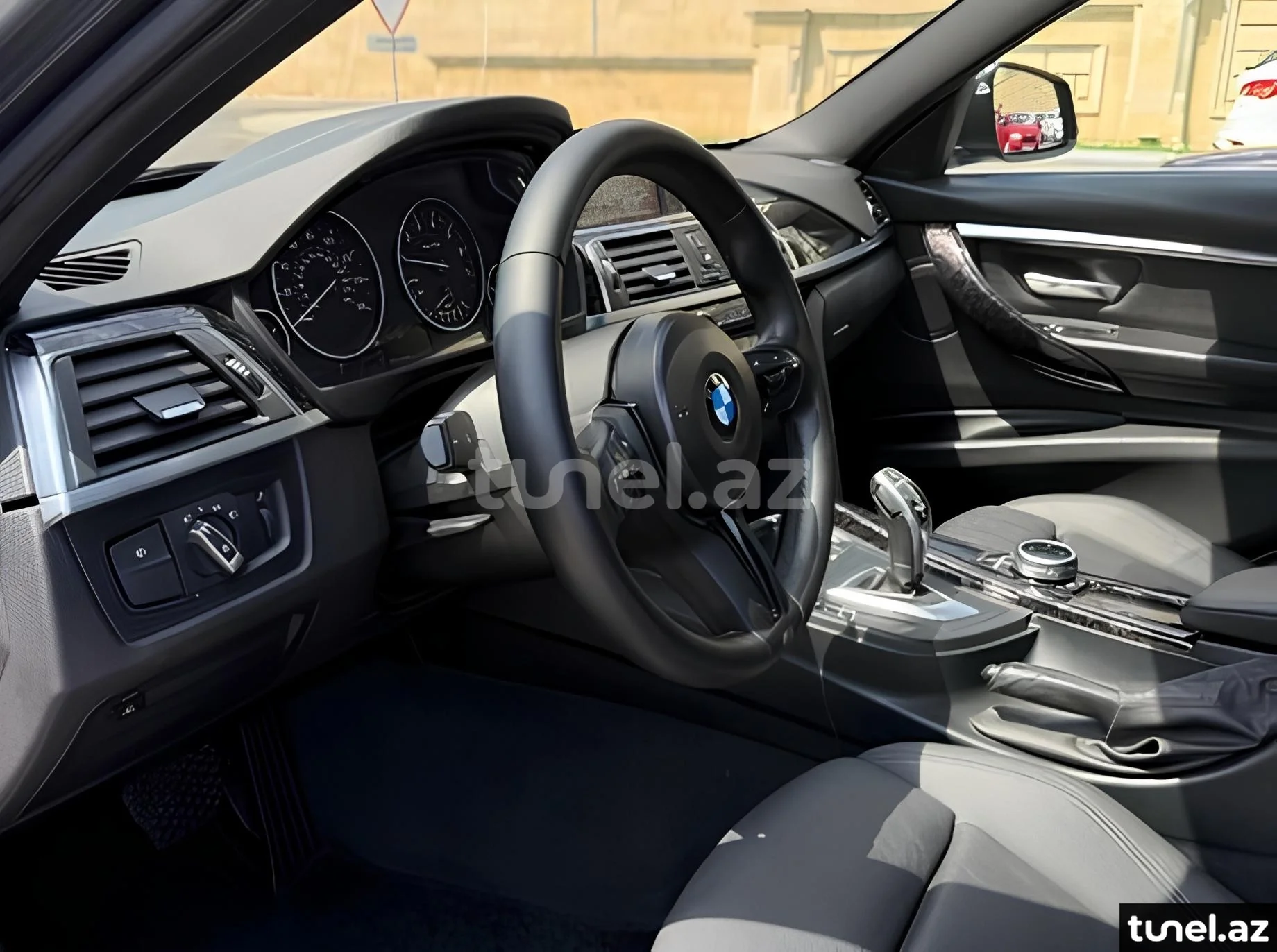BMW 330 2018