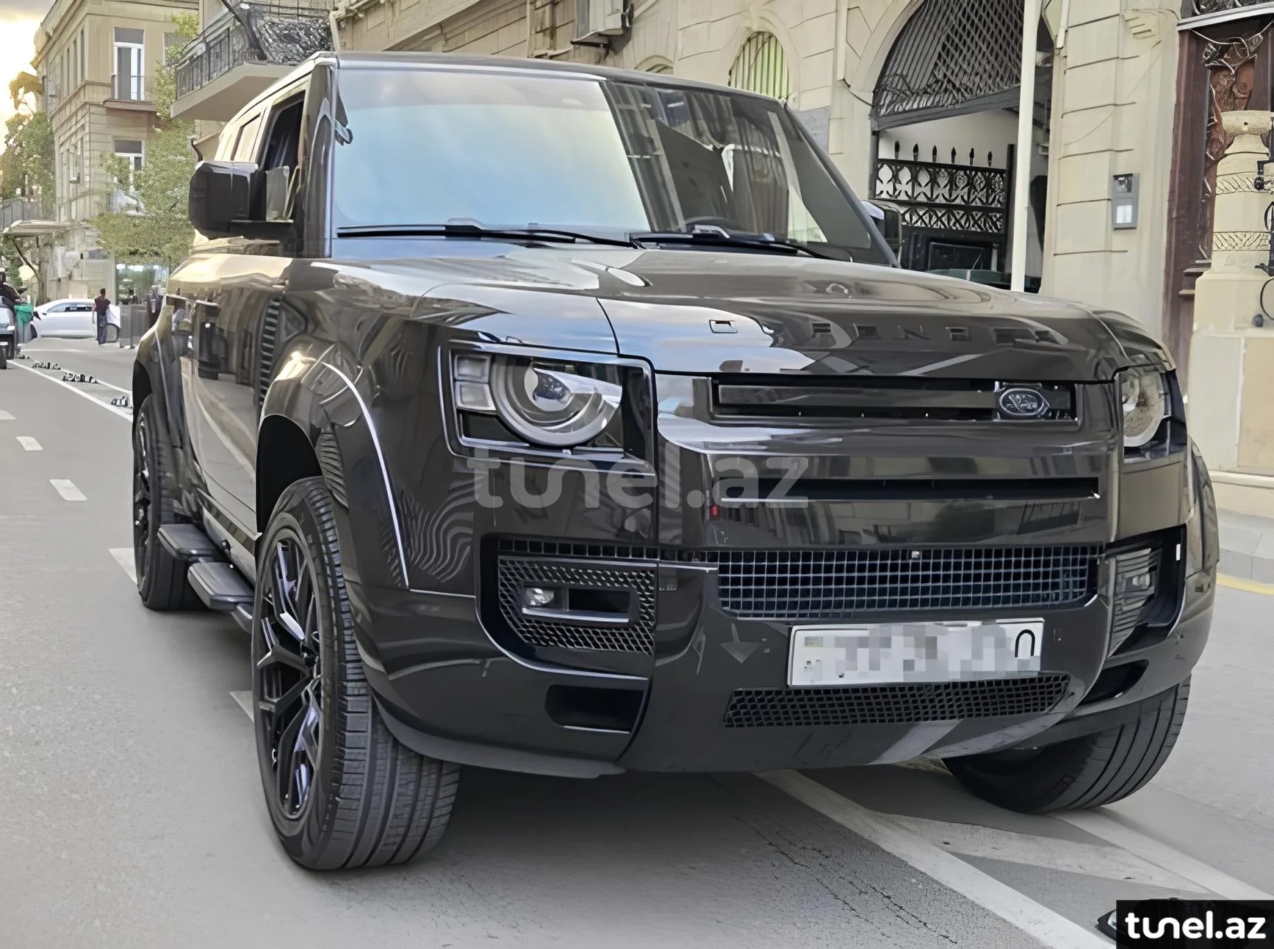 Land Rover Defender 2024