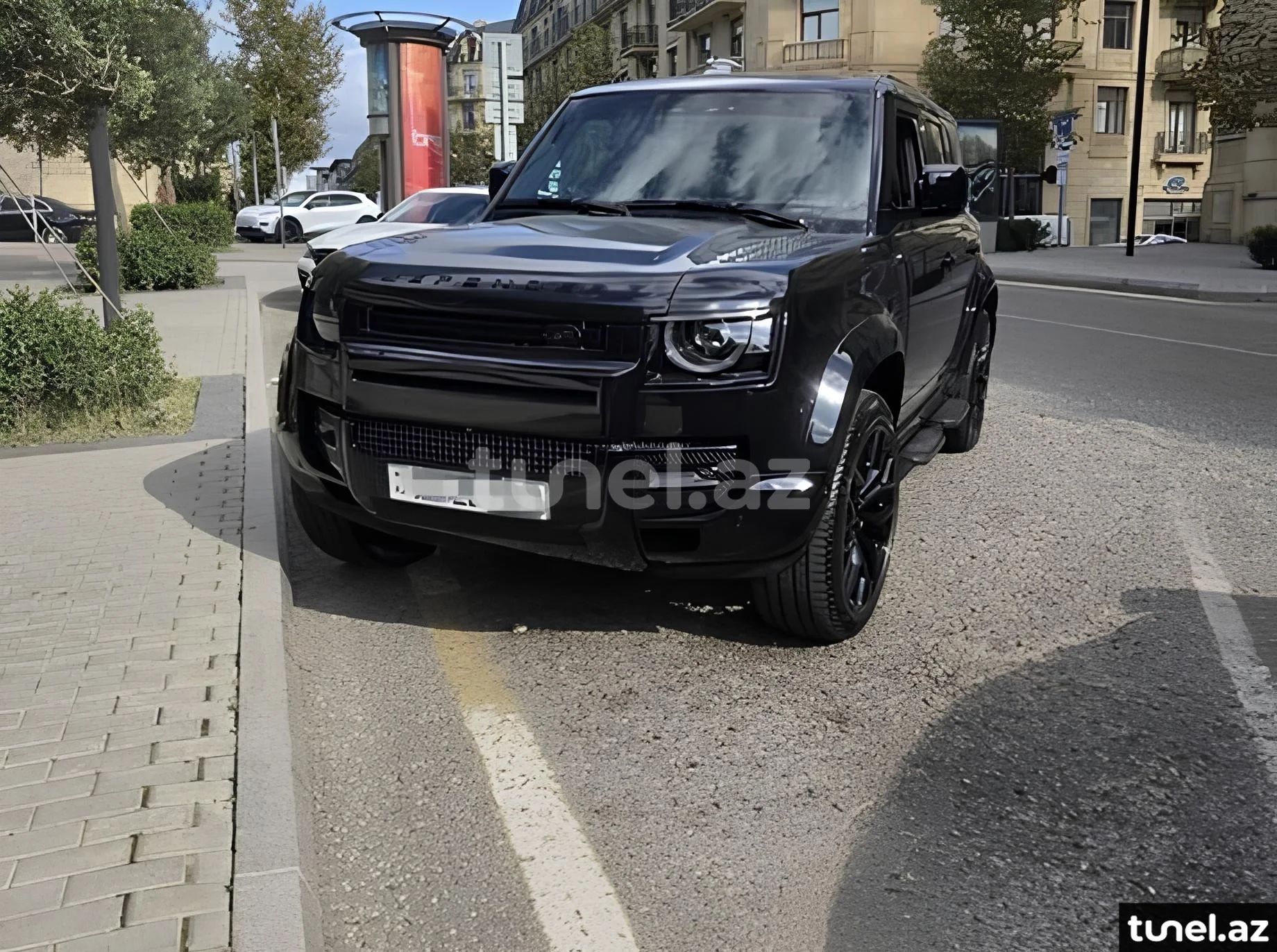 Land Rover Defender 2024