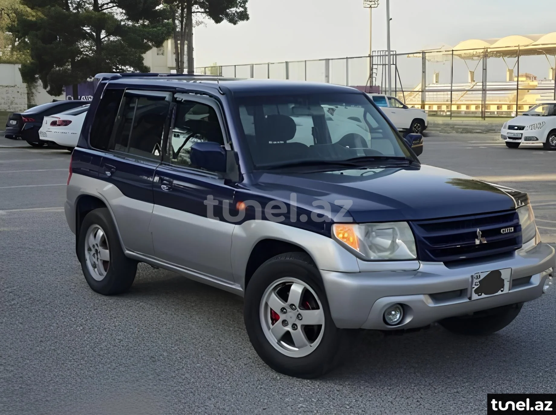 Mitsubishi Pajero io 2000