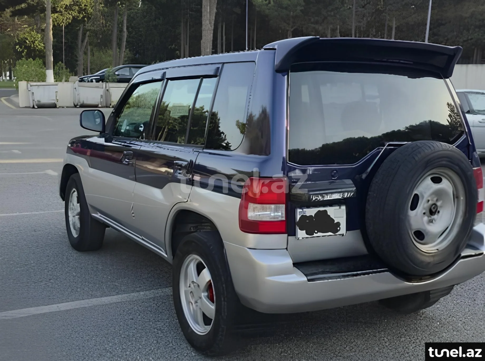 Mitsubishi Pajero io 2000
