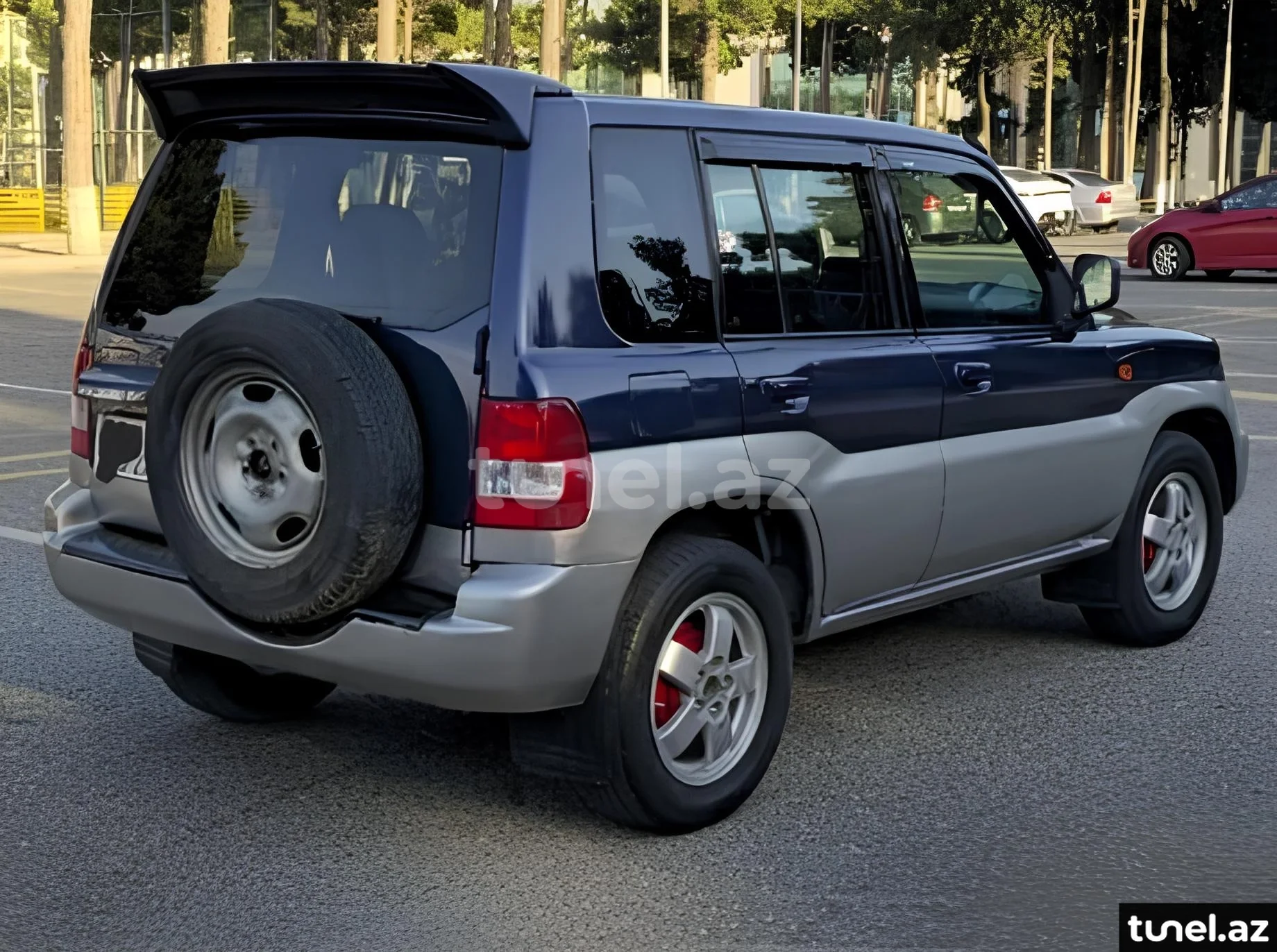 Mitsubishi Pajero io 2000
