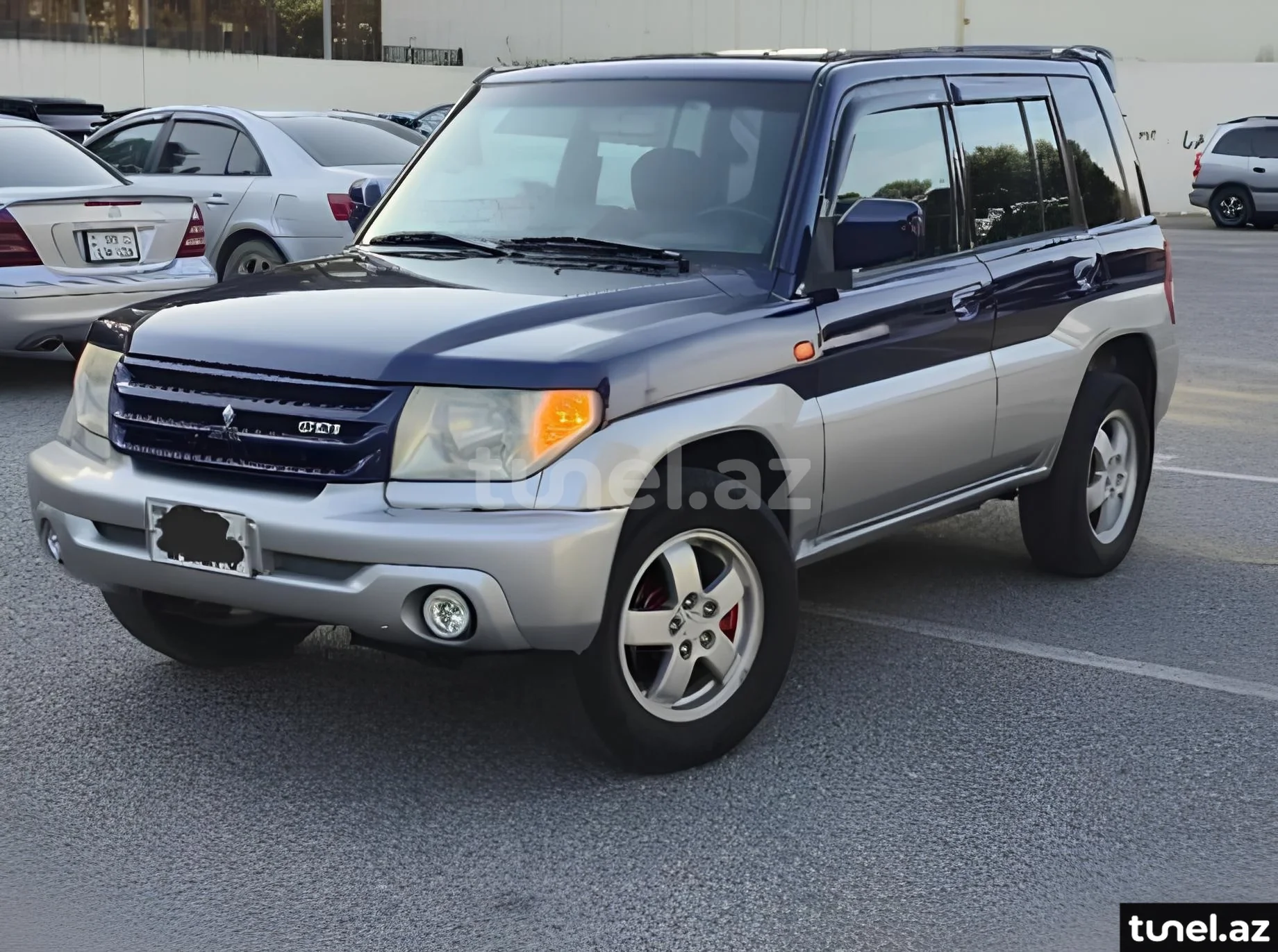 Mitsubishi Pajero io 2000