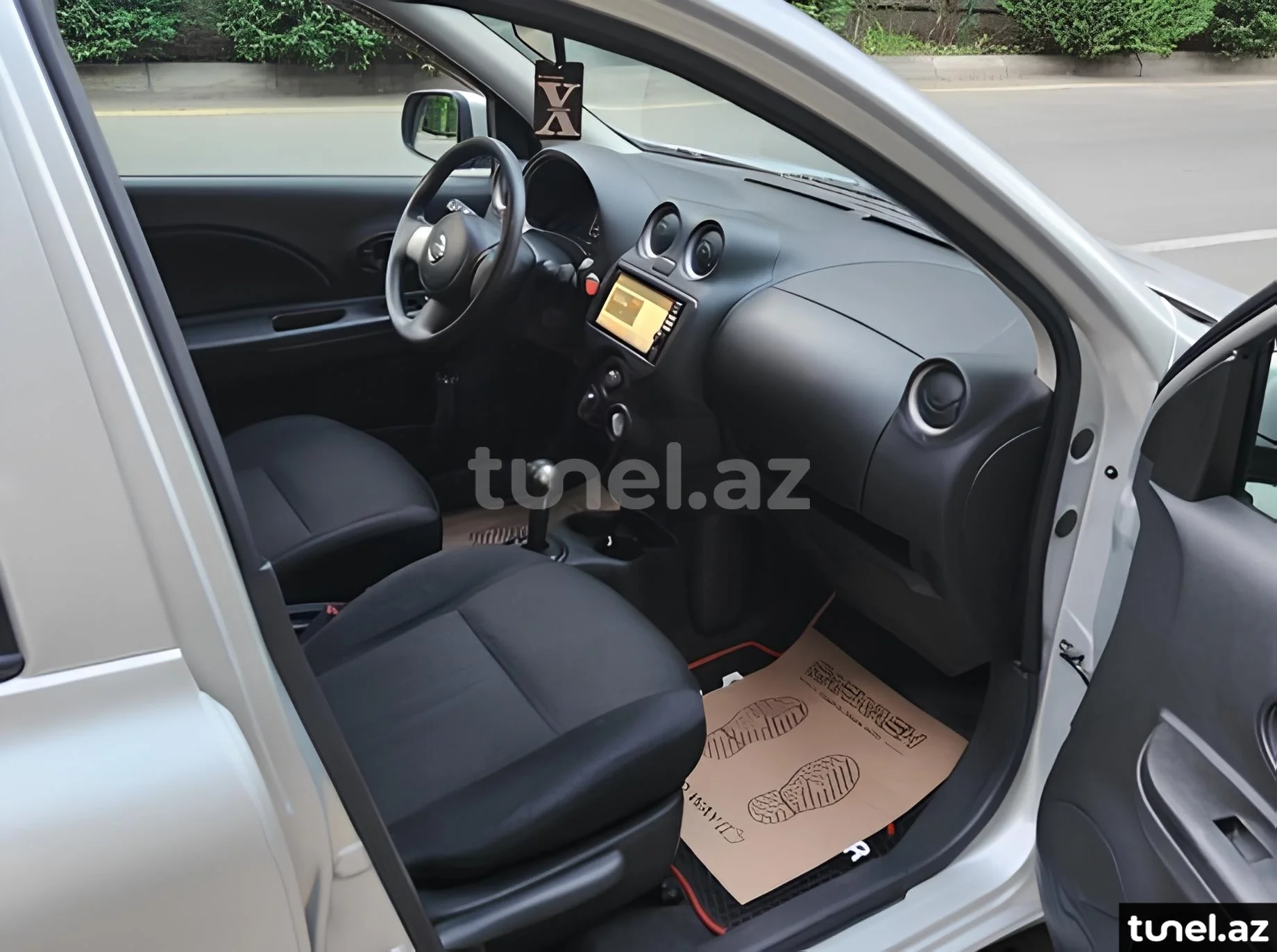 Nissan March 2012