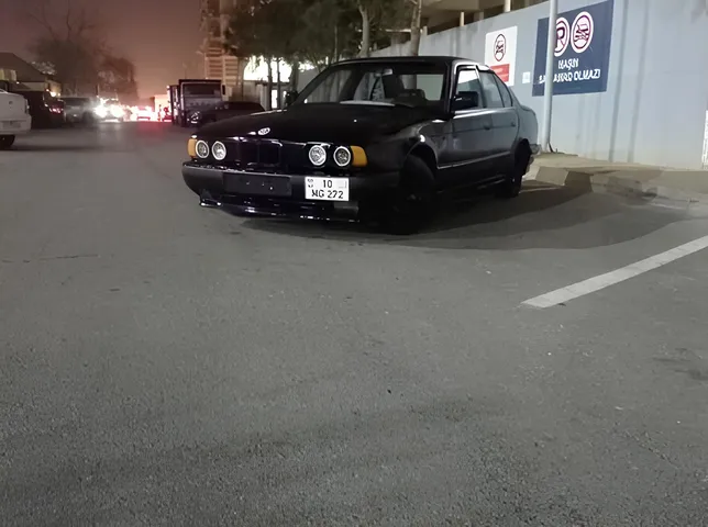 BMW 520, 2.0 L, 1990 سنة, 123 456 km, Baku - السعر: 3 800 ₼ - Tunel.az