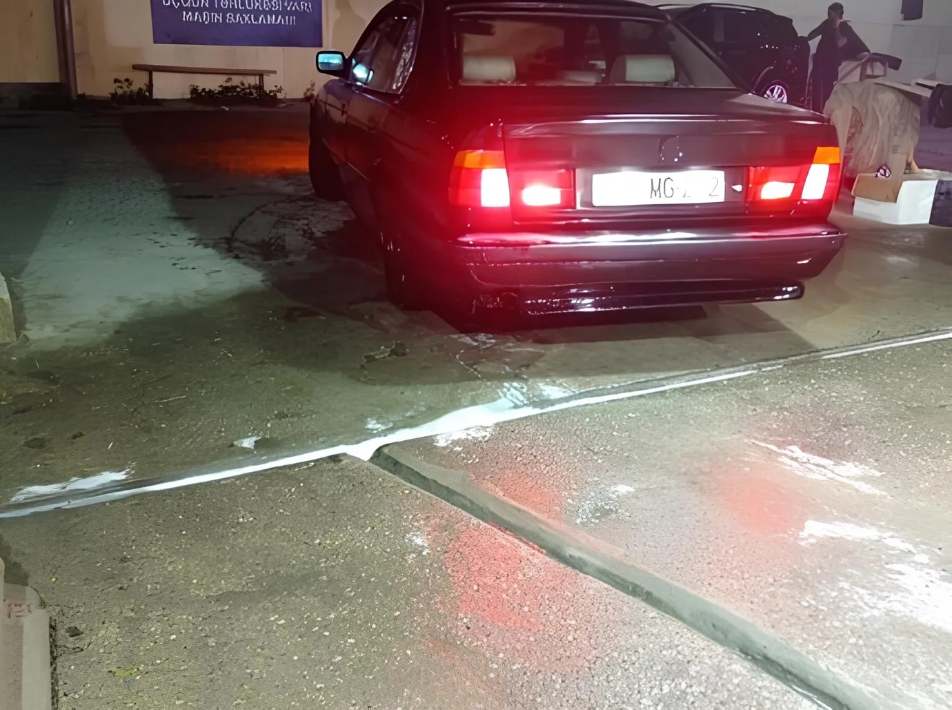BMW 520, 2.0 L, 1990 سنة, 123 456 km, Baku - السعر: 3 800 ₼ - Tunel.az