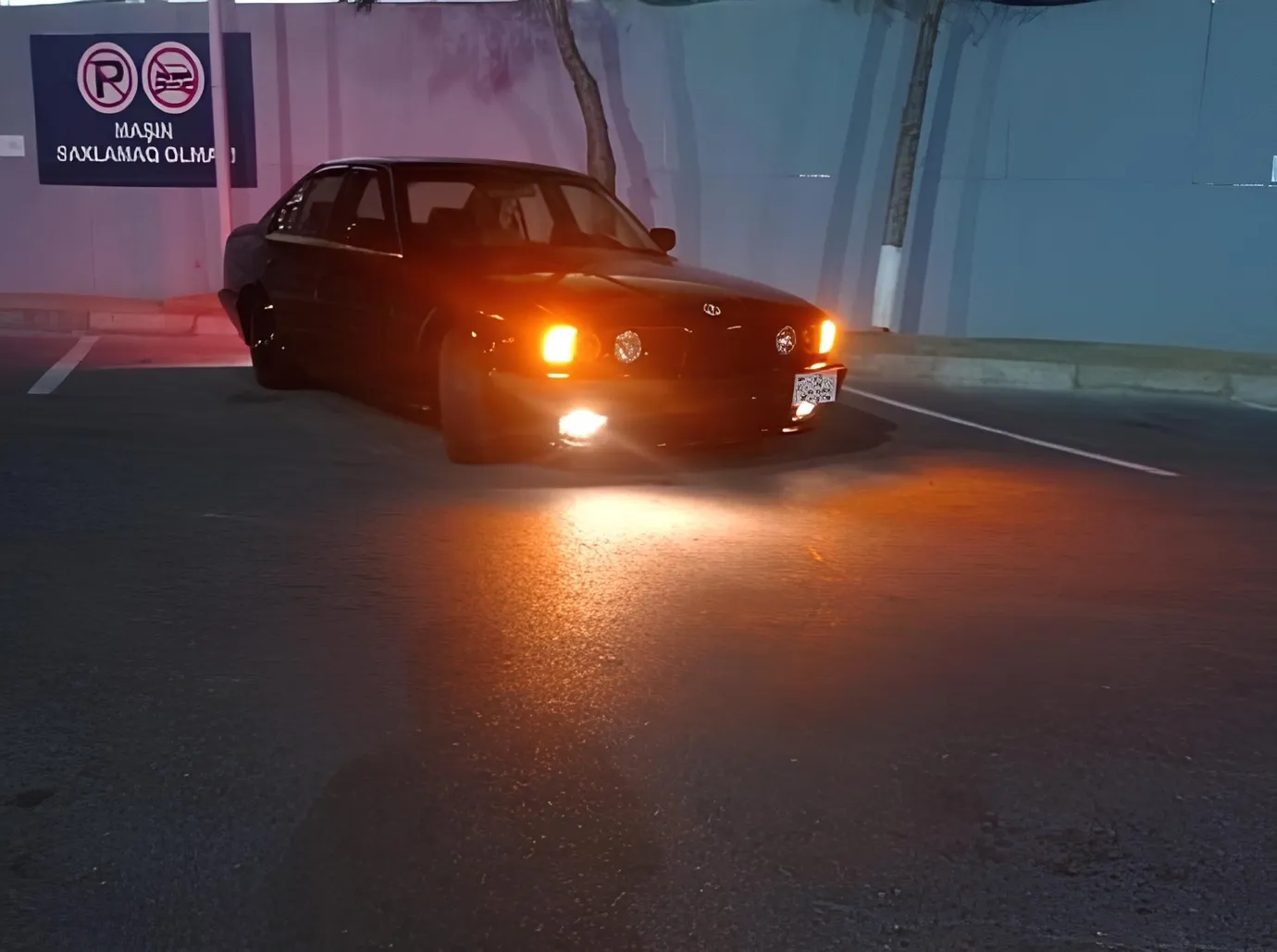 BMW 520, 2.0 L, 1990 سنة, 123 456 km, Baku - السعر: 3 800 ₼ - Tunel.az