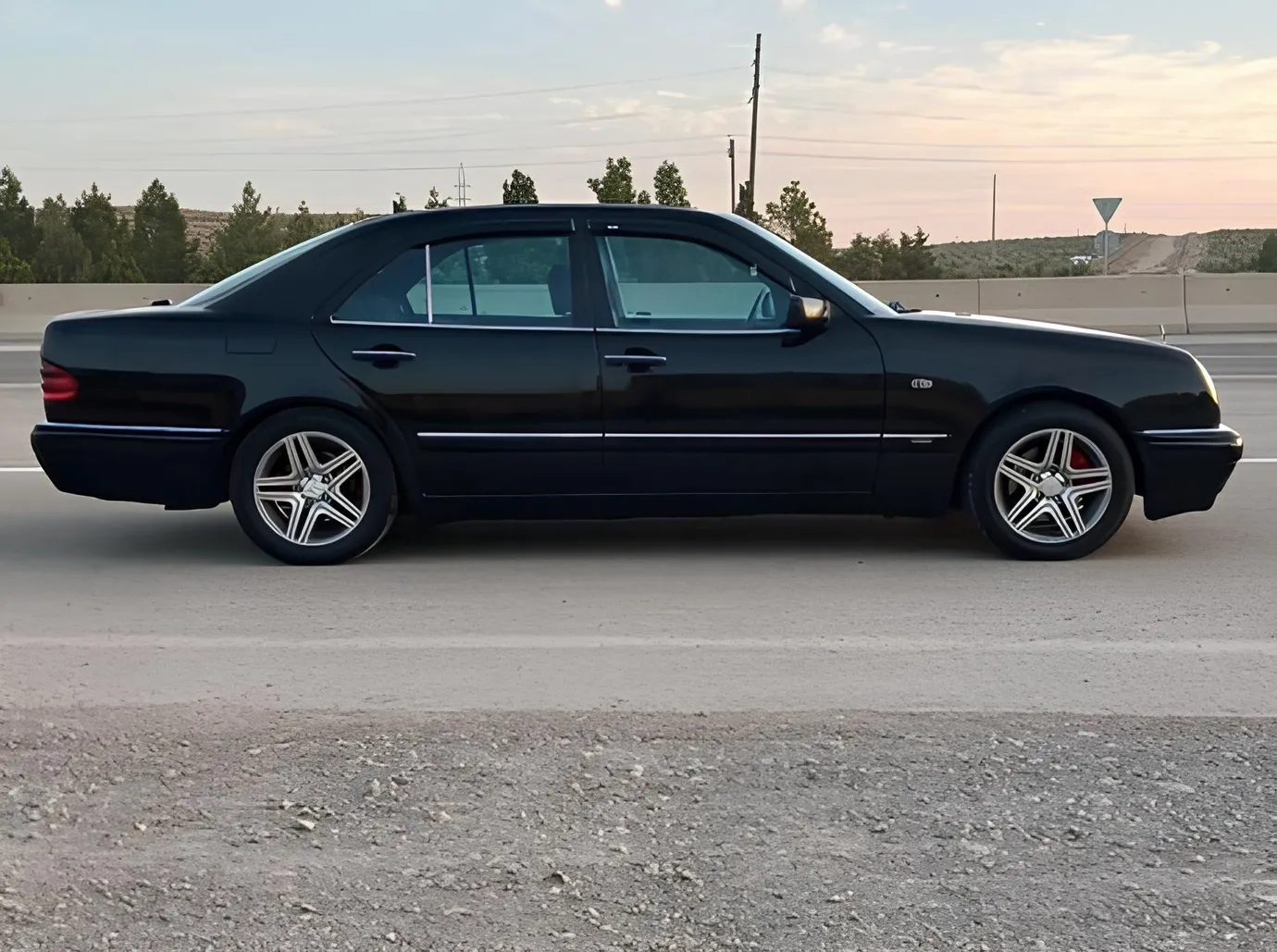 Mercedes E 280, 2.8 L, 1997 i̇l, 321 416 km, Bakı - Qiymət: 9 000 ₼ - Tunel.az