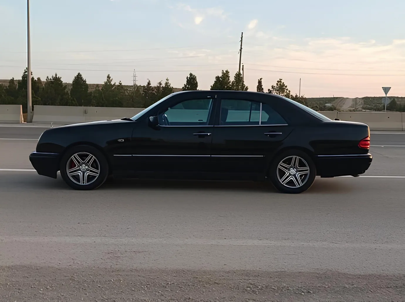 Mercedes E 280, 2.8 L, 1997 i̇l, 321 416 km, Bakı - Qiymət: 9 000 ₼ - Tunel.az