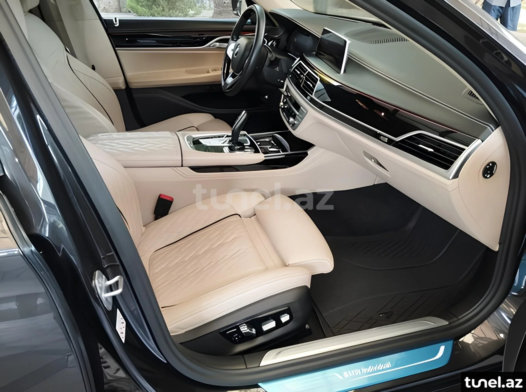 BMW 750 2020