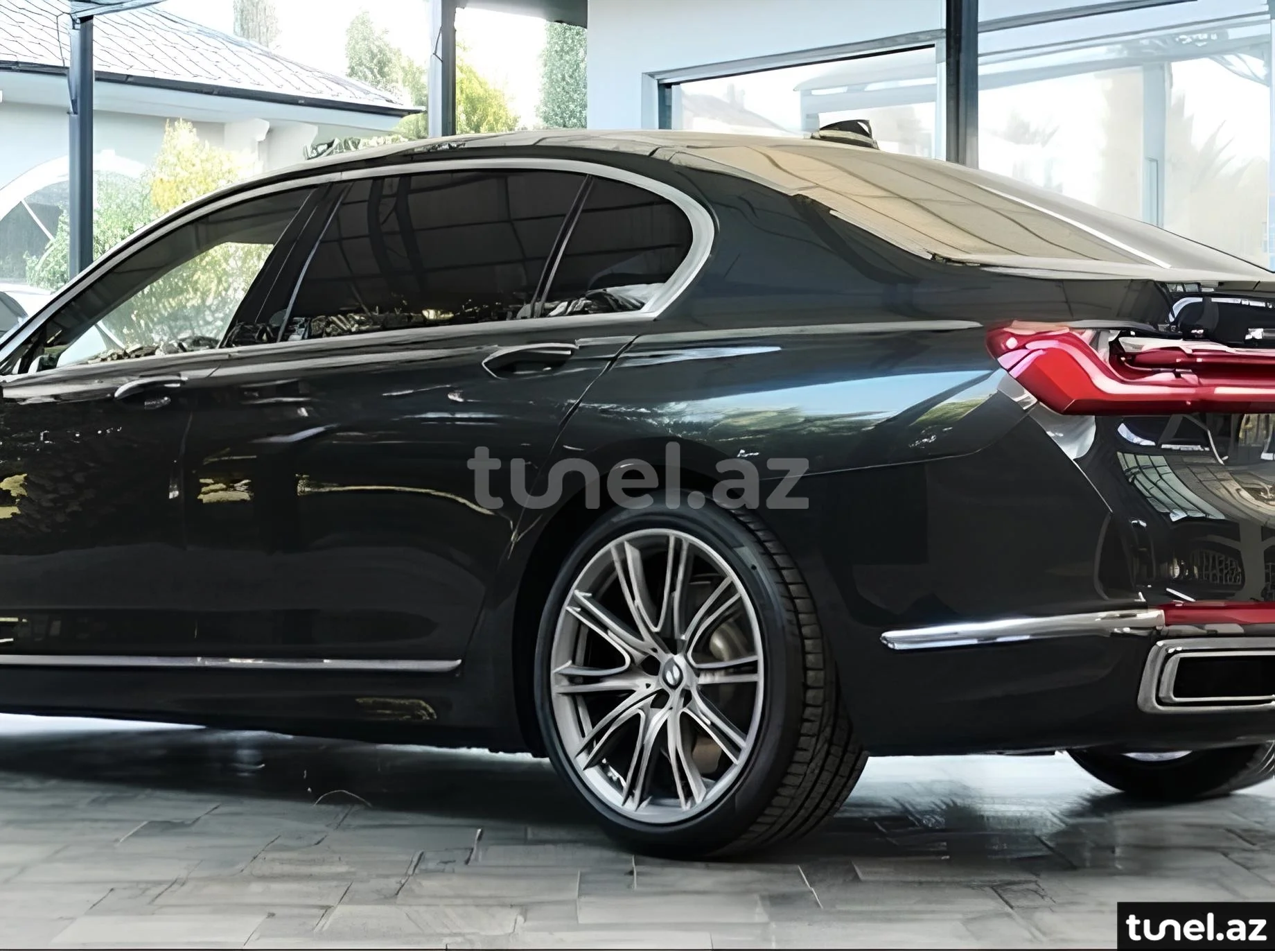 BMW 750 2020
