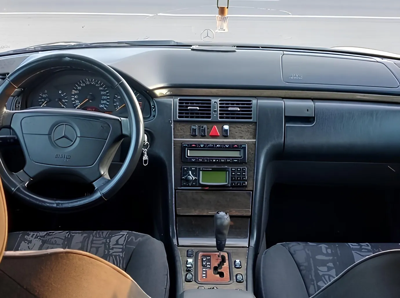 Mercedes E 280, 2.8 L, 1997 i̇l, 321 416 km, Bakı - Qiymət: 9 000 ₼ - Tunel.az