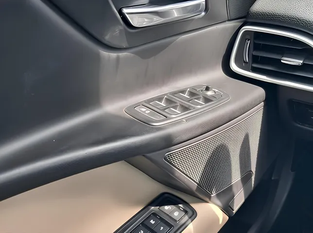 Jaguar XE, 2.0 L, 2017 год, 234 351 km, Баку - Цена: 26 500 ₼ - Tunel.az