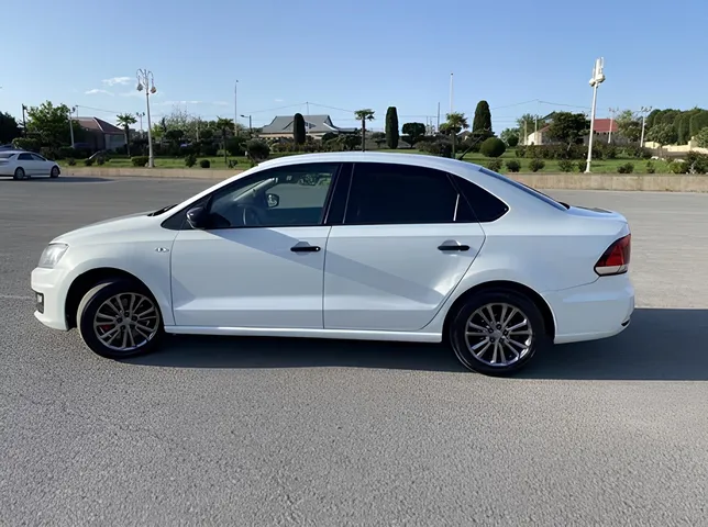 Volkswagen Polo, 1.6 L, 2017 i̇l, 300 000 km, Bərdə - Qiymət: 13 500 ₼ - Tunel.az