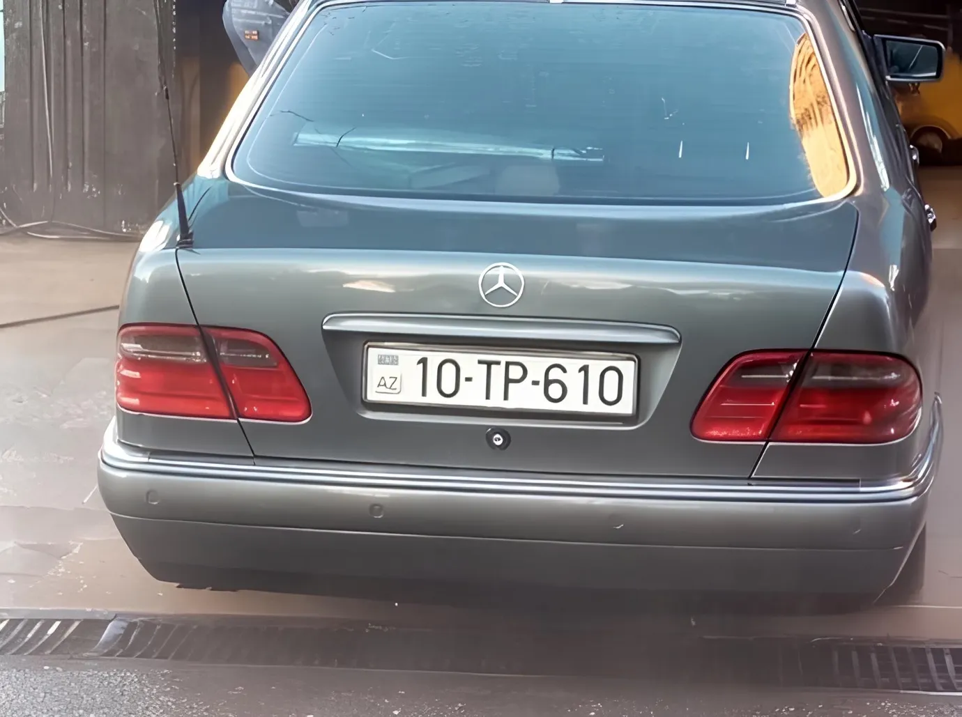 Mercedes E 280, 2.8 L, 1997 i̇l, 300 000 km, Bakı - Qiymət: 6 000 ₼ - Tunel.az