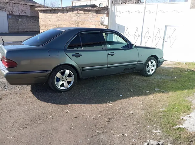 Mercedes E 280, 2.8 L, 1997 i̇l, 300 000 km, Bakı - Qiymət: 6 000 ₼ - Tunel.az