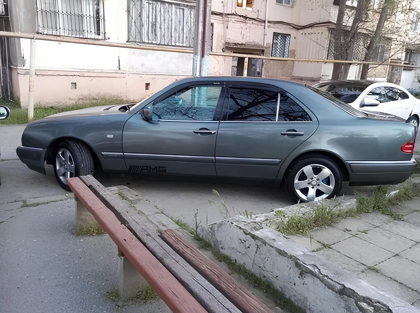 Mercedes E 280, 2.8 L, 1997 i̇l, 300 000 km, Bakı - Qiymət: 6 000 ₼ - Tunel.az