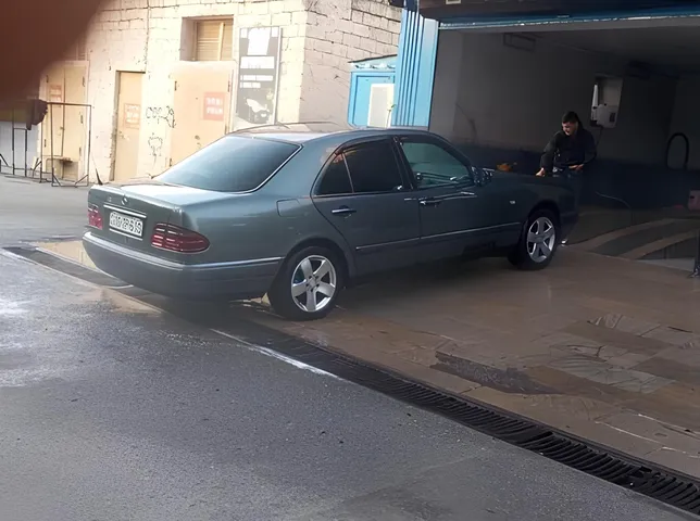 Mercedes E 280, 2.8 L, 1997 i̇l, 300 000 km, Bakı - Qiymət: 6 000 ₼ - Tunel.az