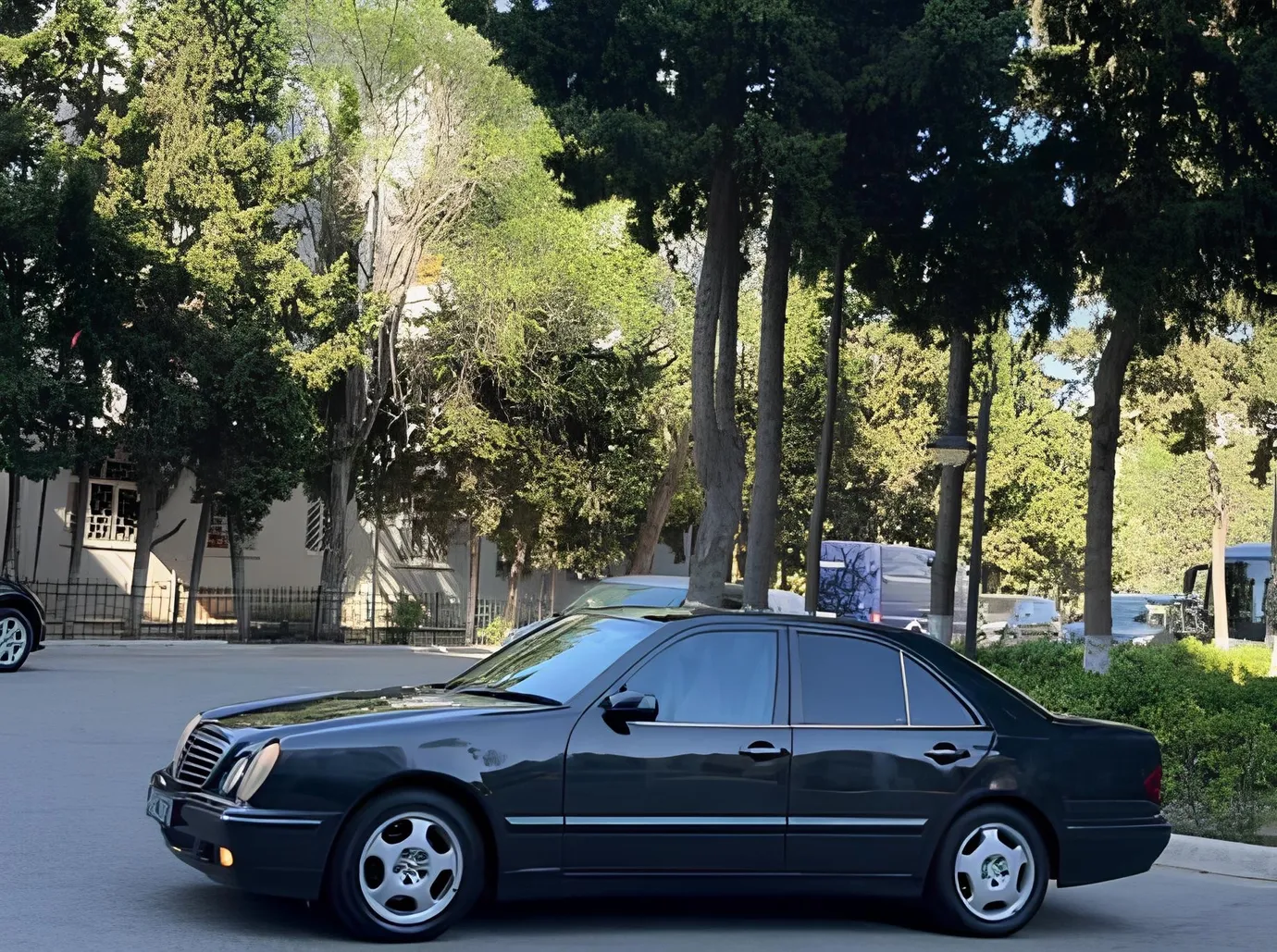 Mercedes E 200, 2.0 L, 2001 жыл, 335 641 km, Sumgayit - Баасы: 10 800 ₼ - Tunel.az
