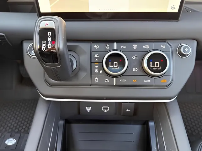 Land Rover Defender, 2.0 L, 2023 წელი, 53 000 km, Baku - ფასი: 148 000 ₼ - Tunel.az