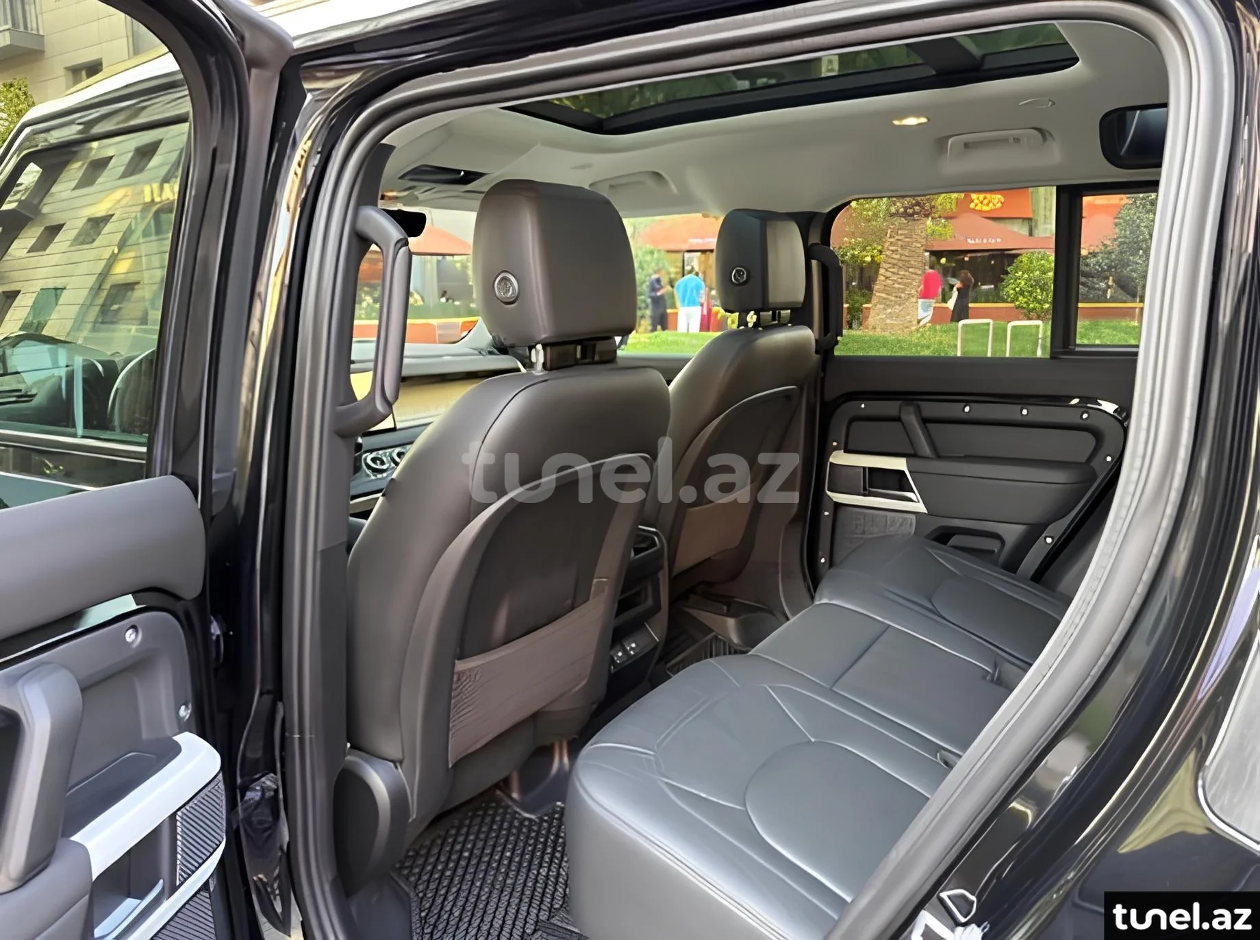 Land Rover Defender 2023