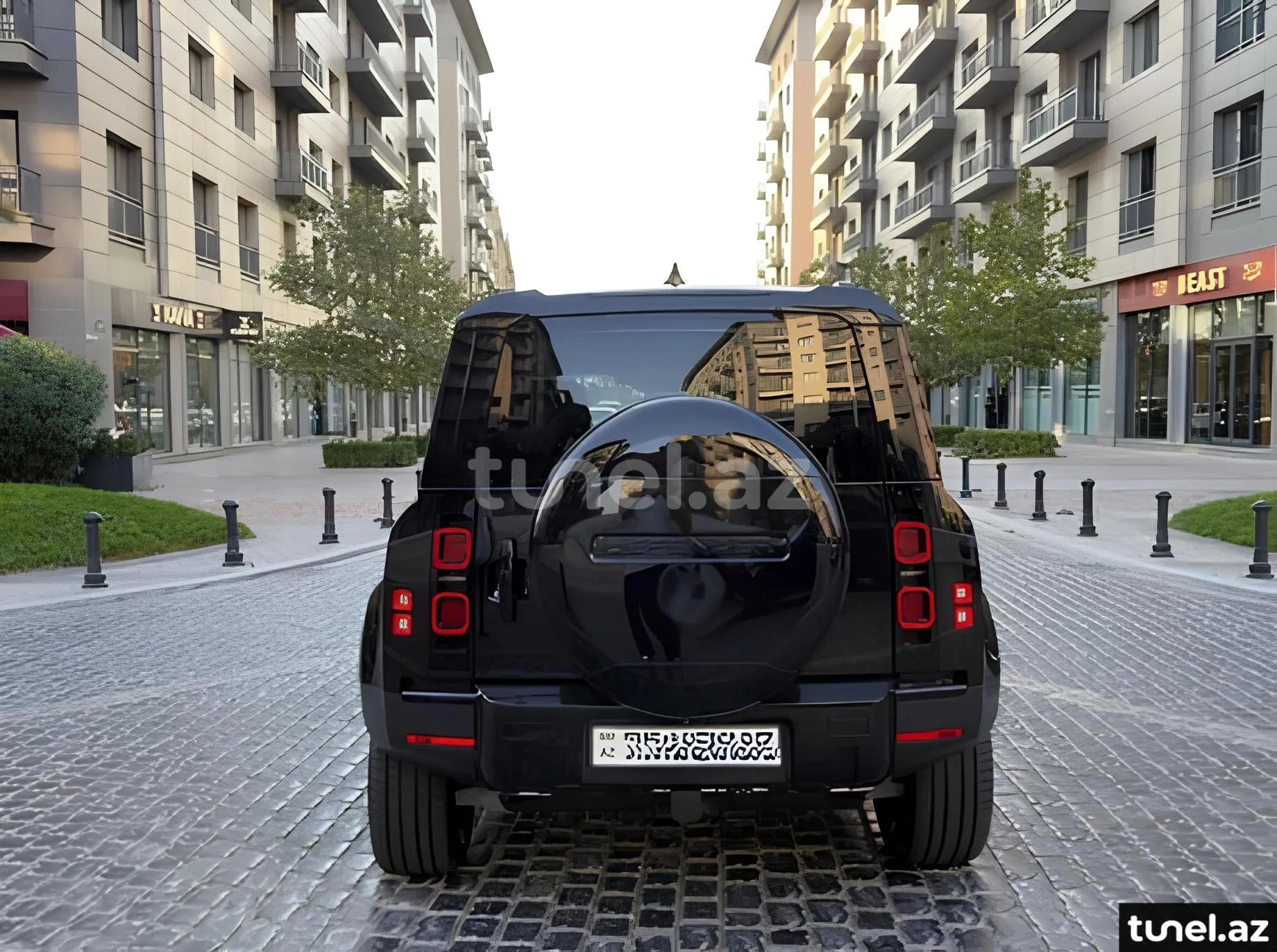 Land Rover Defender 2023