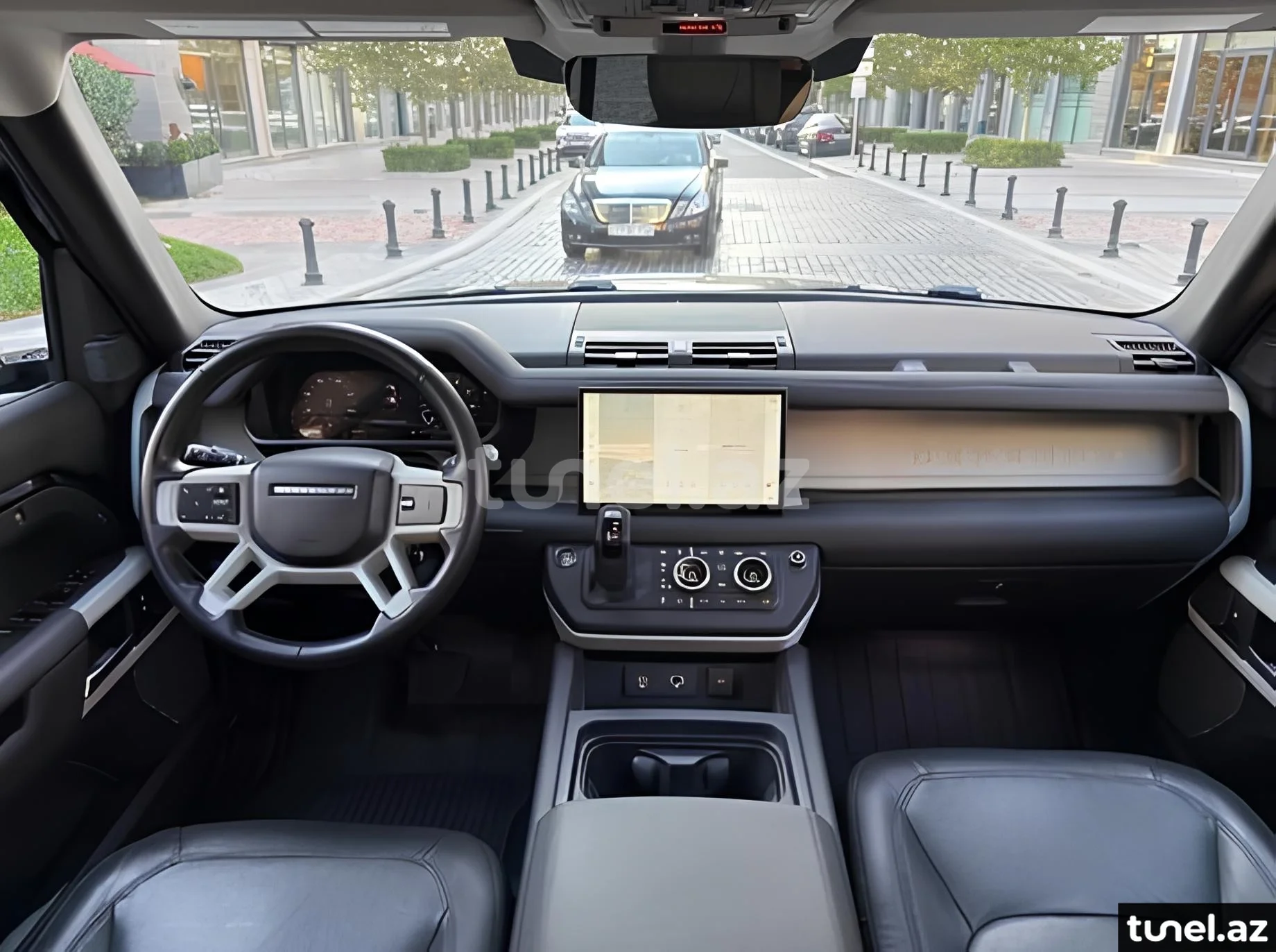 Land Rover Defender 2023