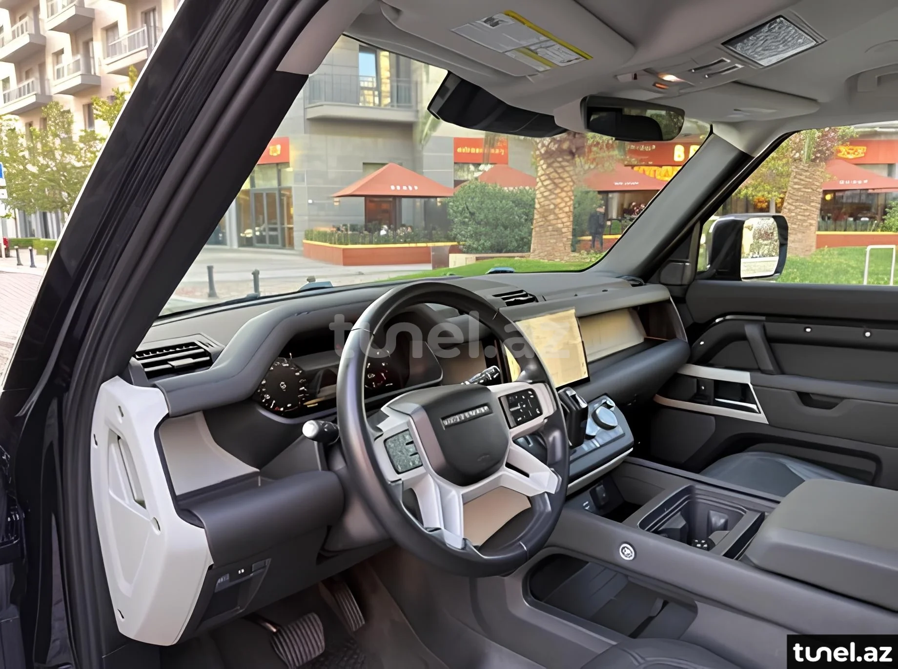 Land Rover Defender 2023