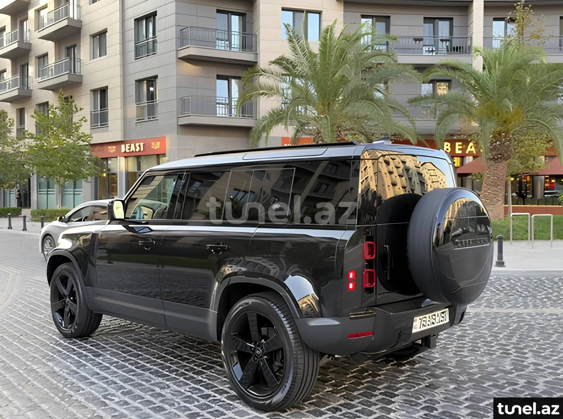 Land Rover Defender 2023