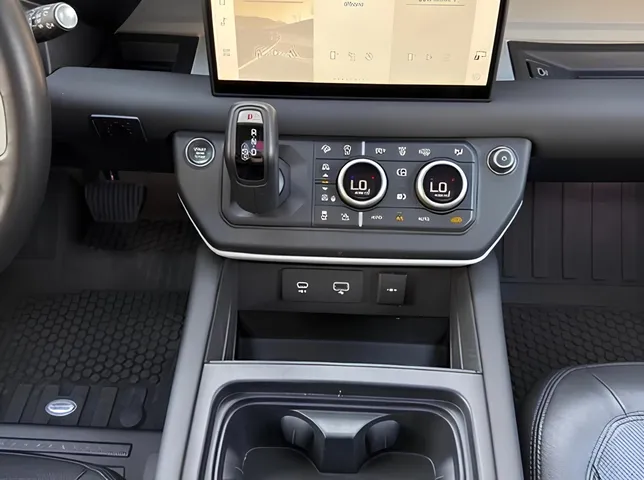 Land Rover Defender, 2.0 L, 2023 წელი, 53 000 km, Baku - ფასი: 148 000 ₼ - Tunel.az
