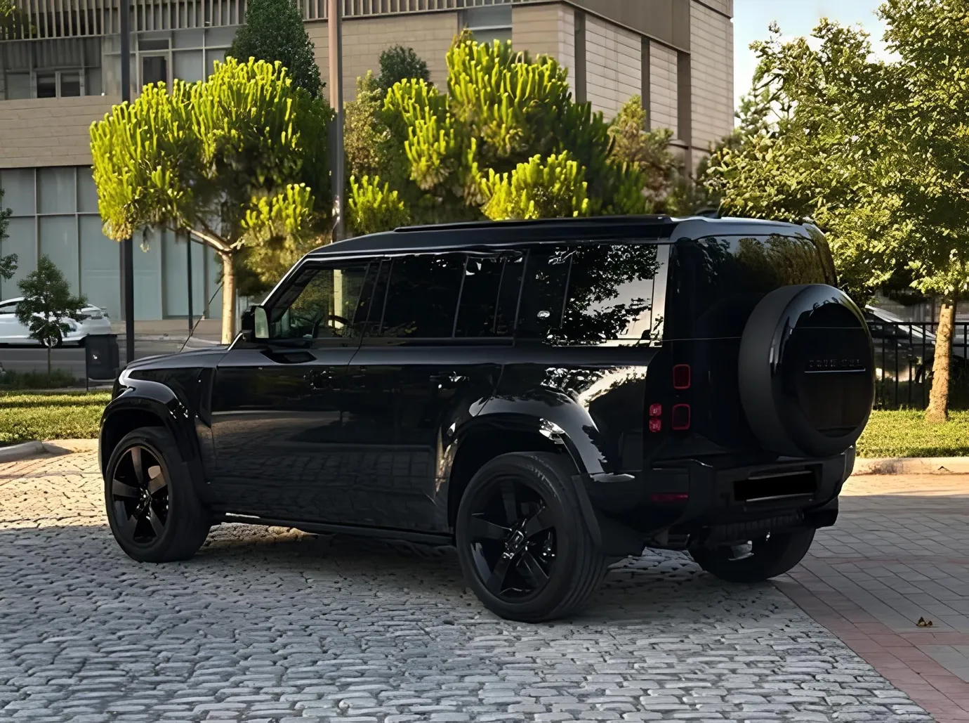 Land Rover Defender, 2.0 L, 2024 год, 19 000 km, Баку - Цена: 156 400 ₼ - Tunel.az