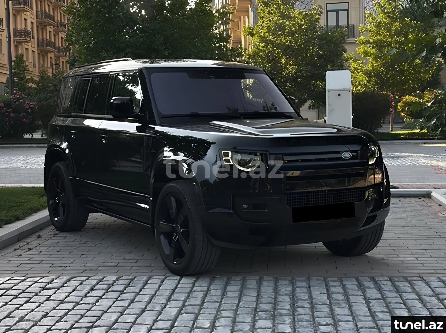 Land Rover Defender 2024